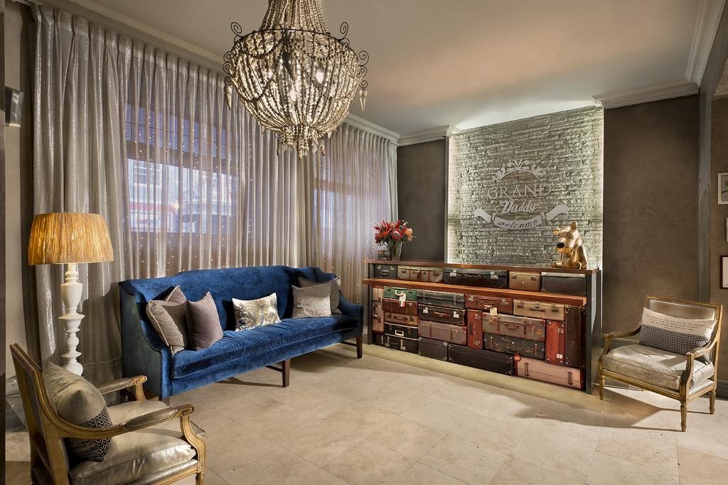 lobby van grand daddy hotel kaapstad in zuid afrika