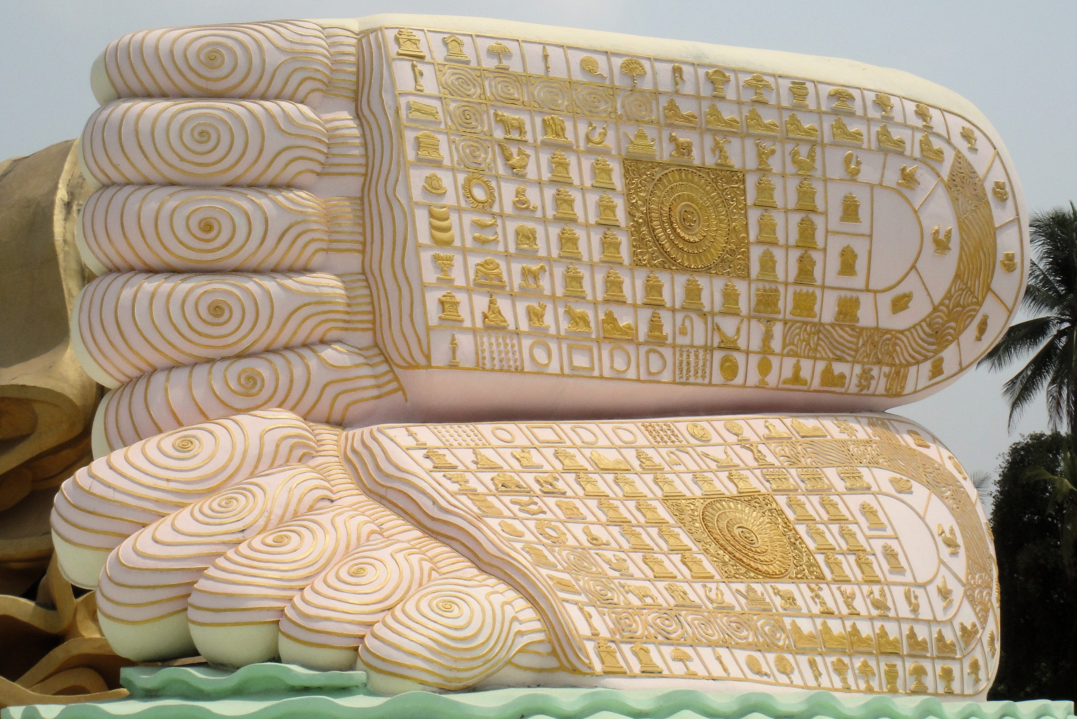 Voeten liggende boeddha in Bago Myanmar