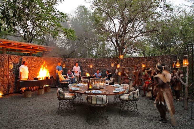 boma kampvuur van phinda private game reserve in zuid afrika