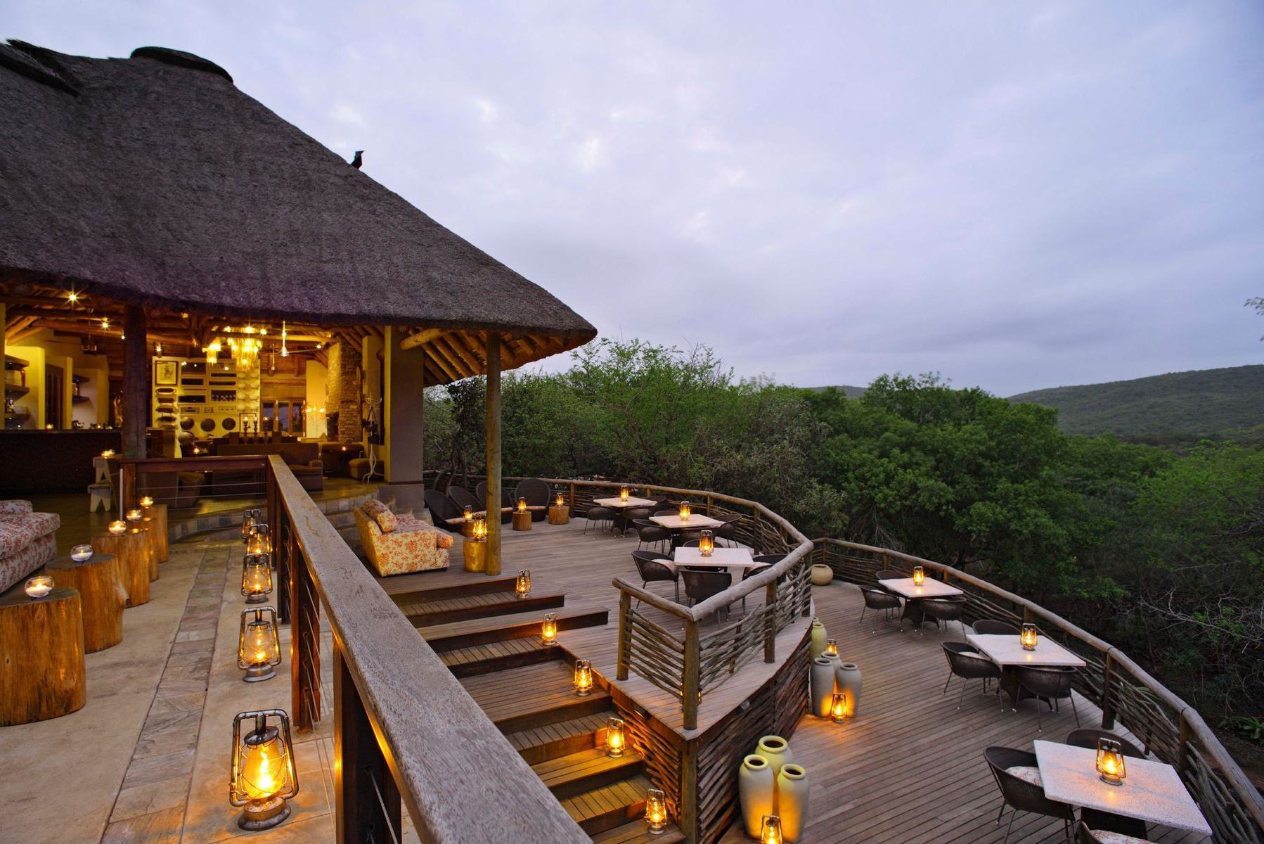 buiten terras van phinda private game reserve in zuid afrika