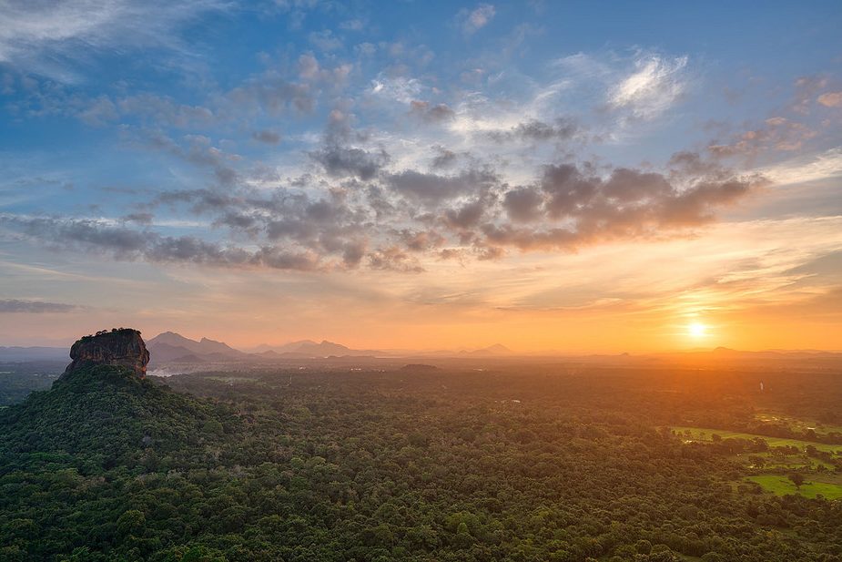 Pidurangala Rock bij zonsopgang in Sri Lanka
