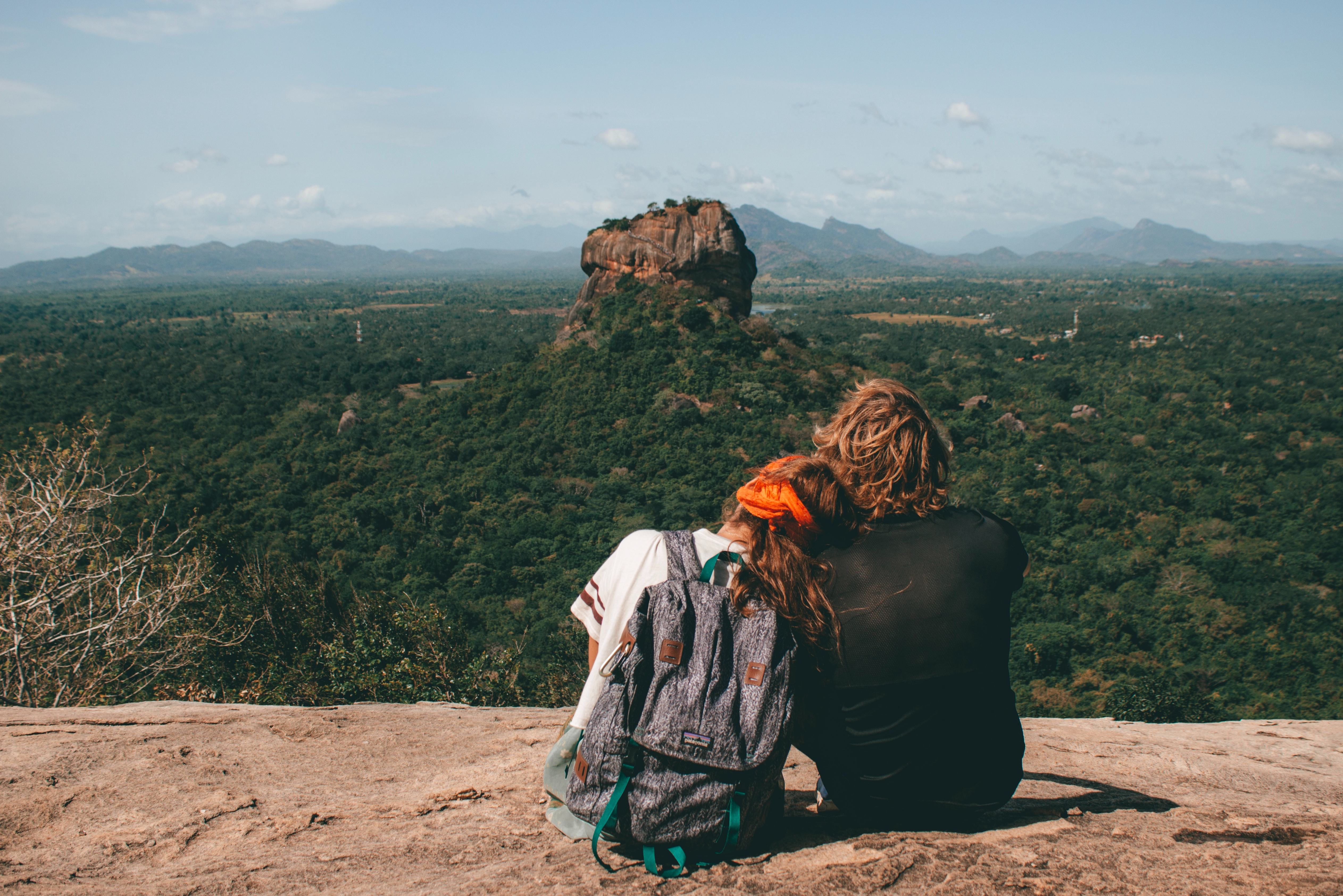 Samen genieten vanaf Pidurangala Rock in Sri Lanka