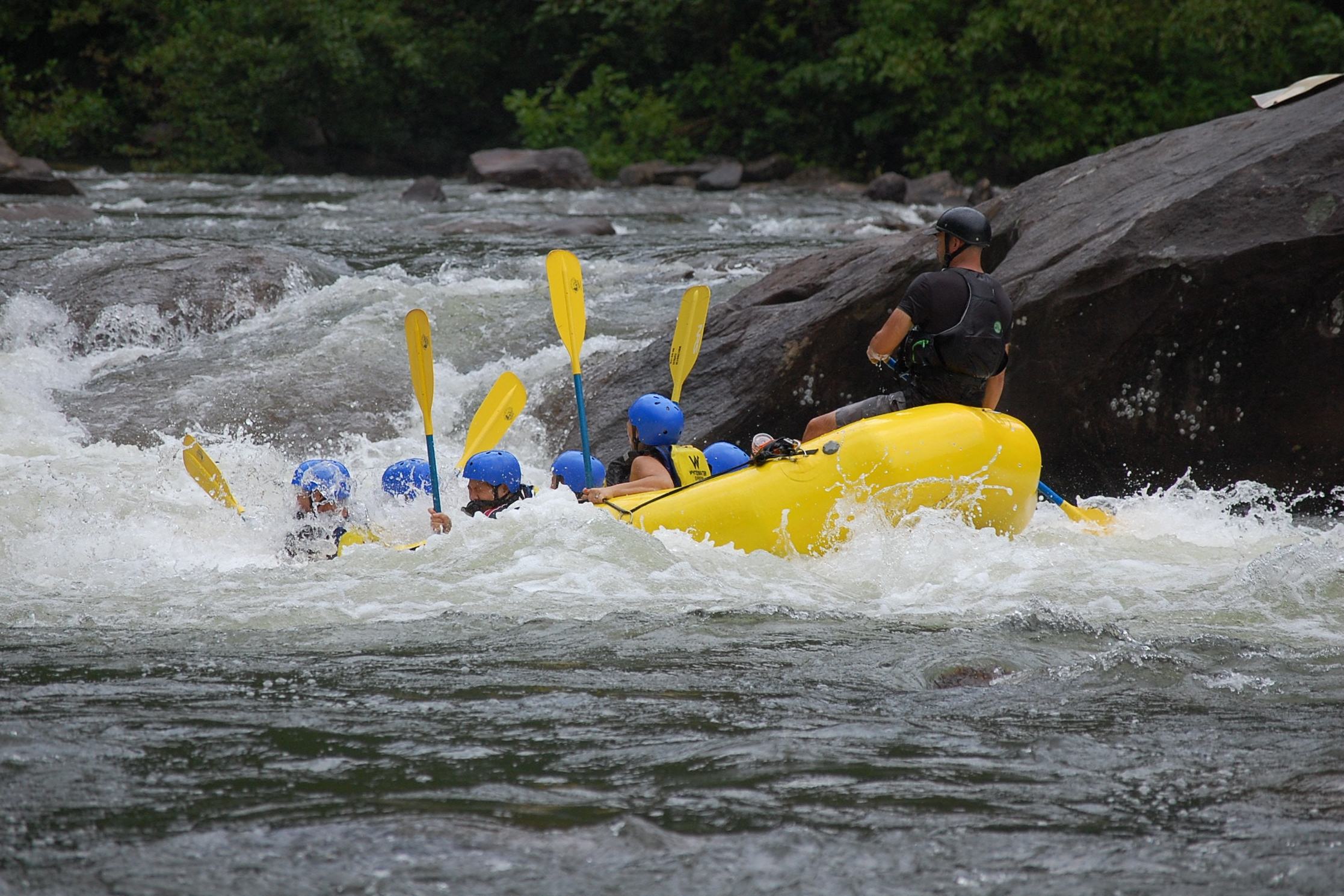 Wild water raften in Kitagalu Sri Lanka