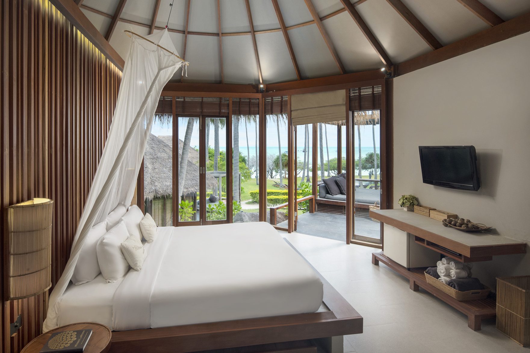 Haad Tien Resort Castaway Beach in Koh Tao Thailand