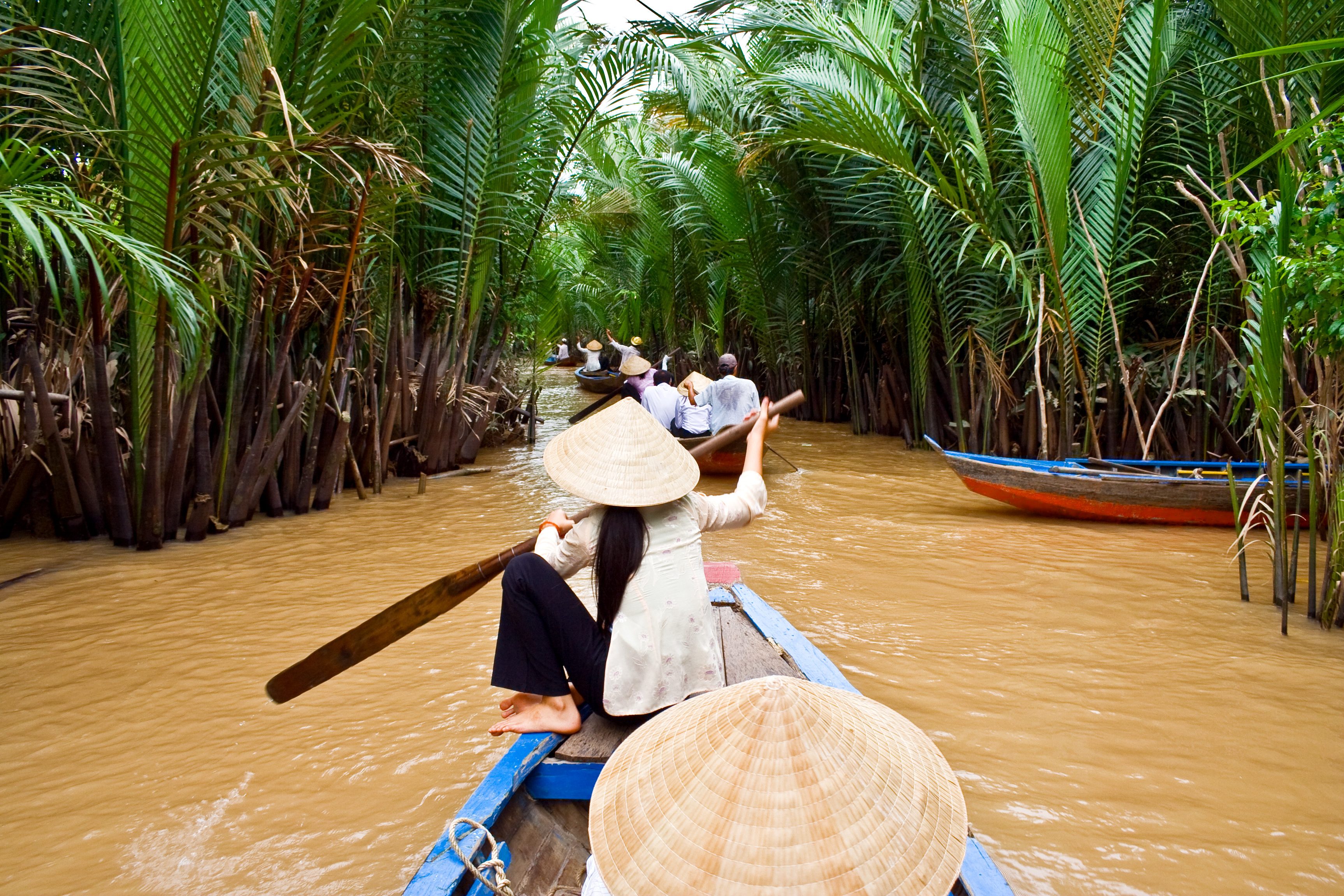 Varen door de kanaaltjes van de Mekong Delta in Vietnam