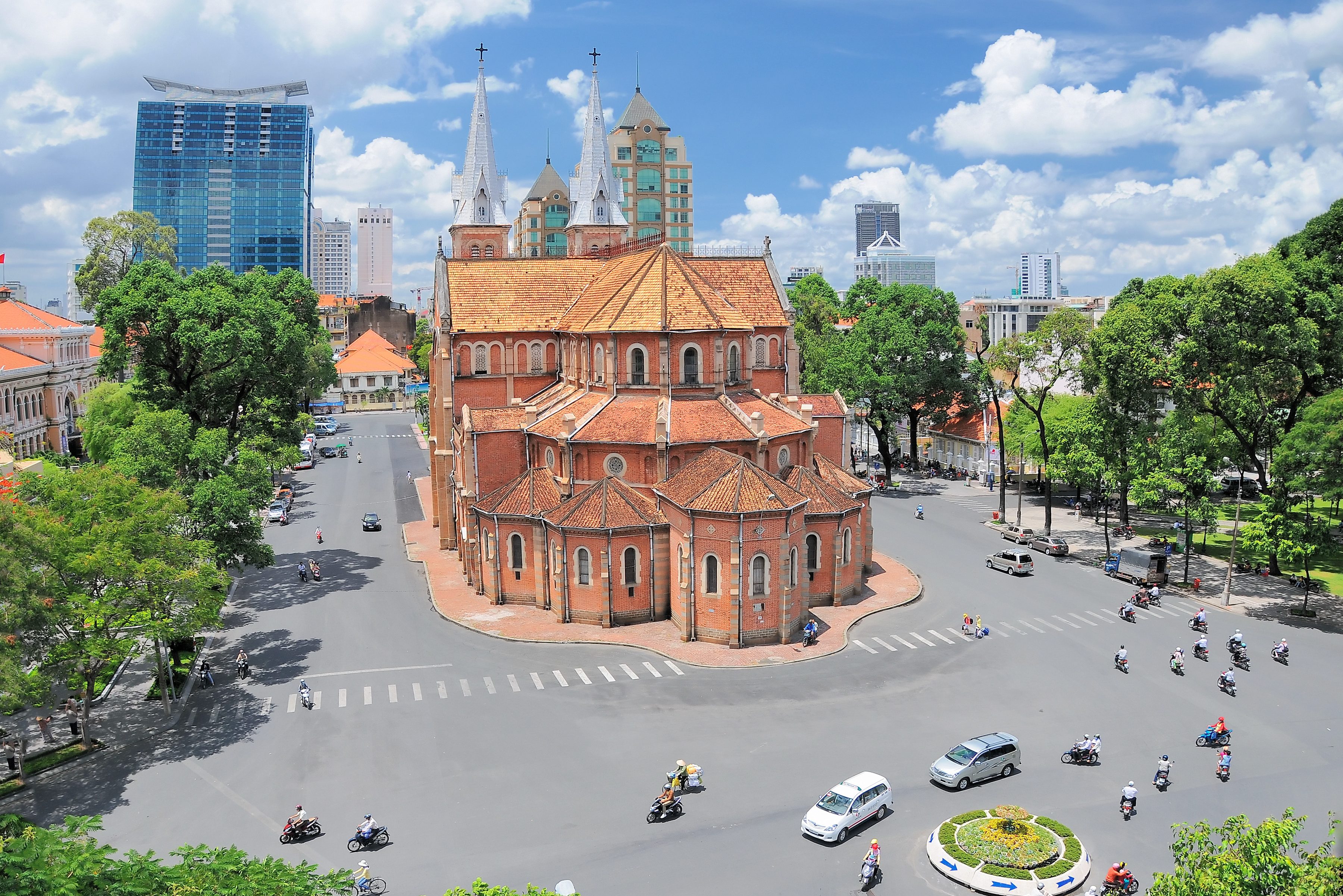 De Notre Dame basiliek in Ho Chi Minh Stad, Vietnam