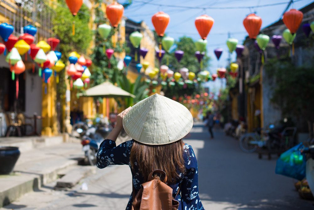 Wandelen in het oude centrum van Hoi An, Vietnam