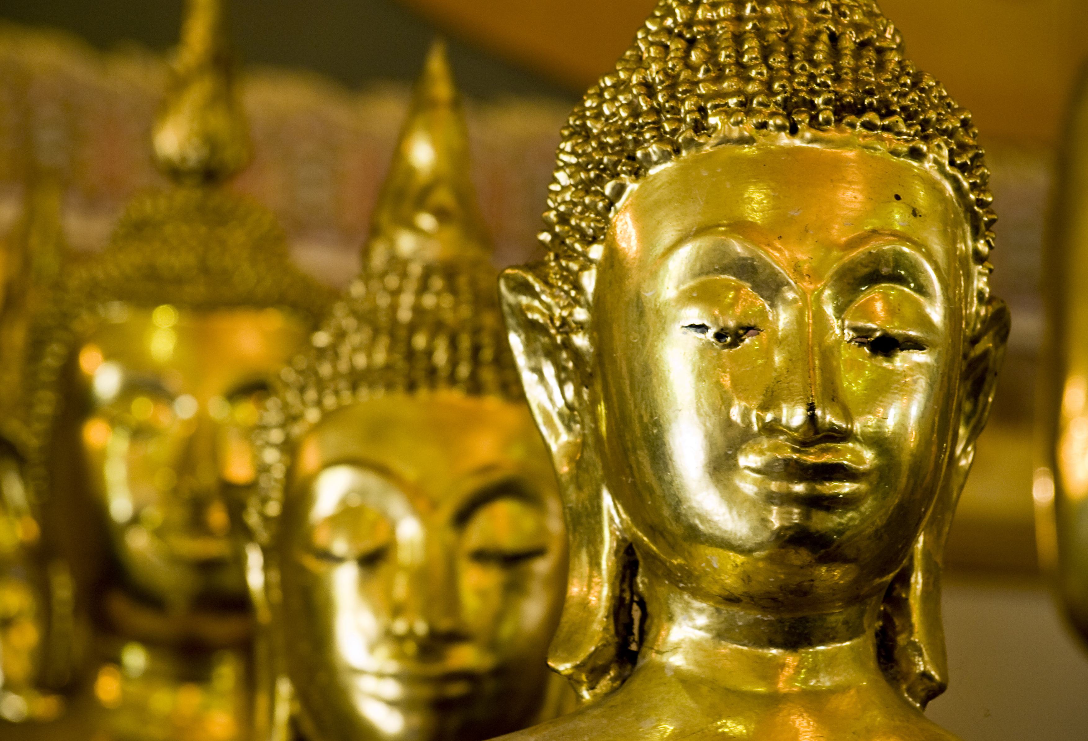 Boeddhabeelden in de Wat Phra Kaew in Bangkok, Thailand