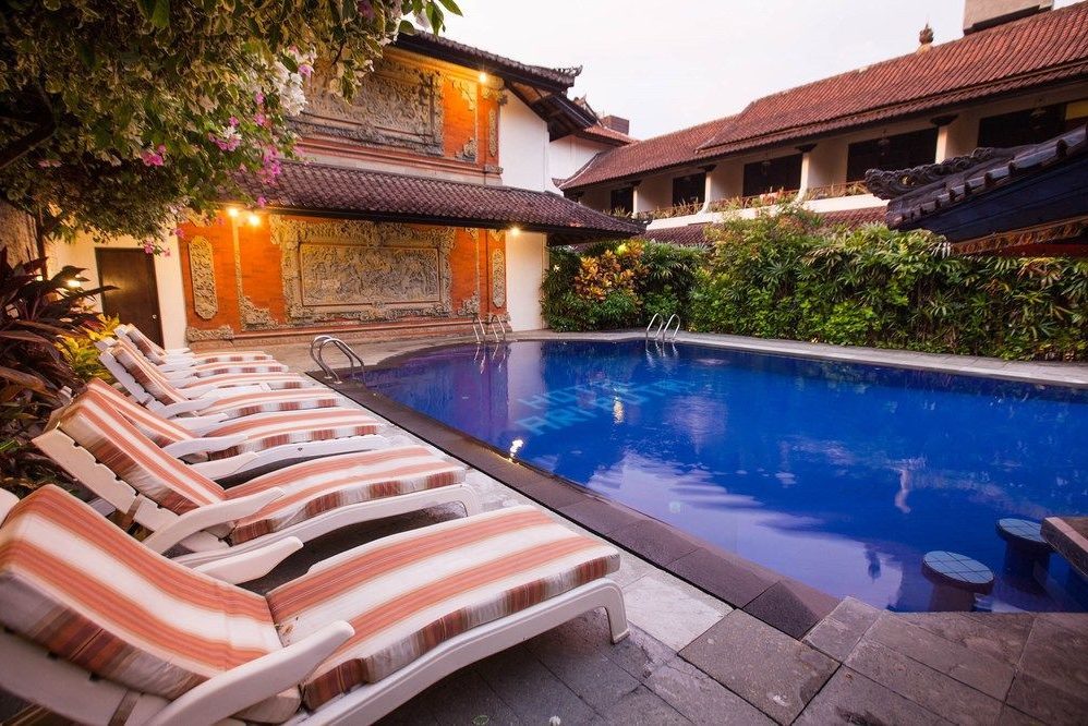 zwembad van ari putri hotel op bali sanur beach