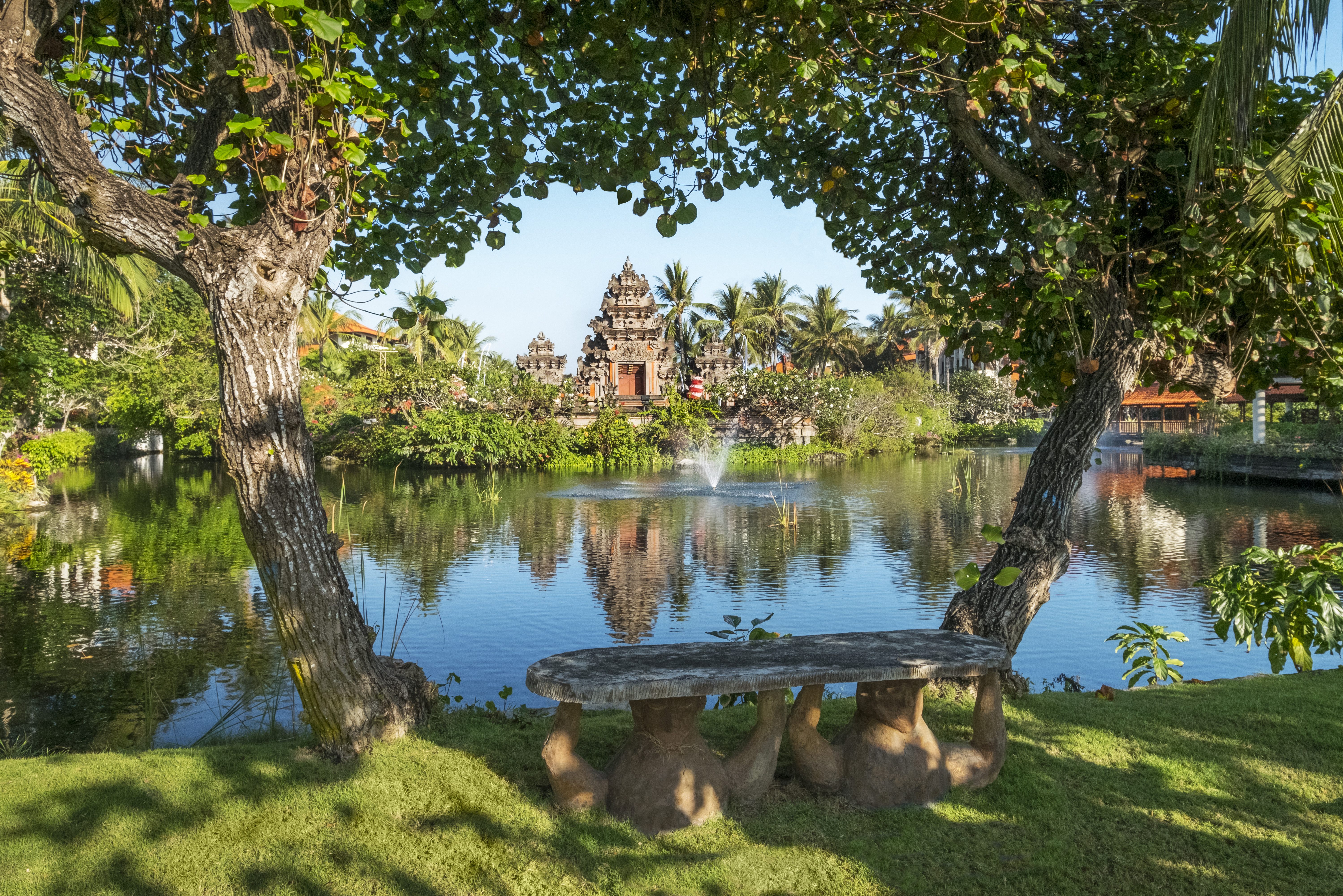 tuin met lagune van ayodya resort op bali nusa dua