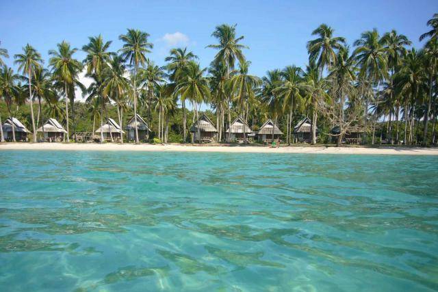 Koh Kood Beach Resort op Koh Kood gezien vanaf zee, in Thailand