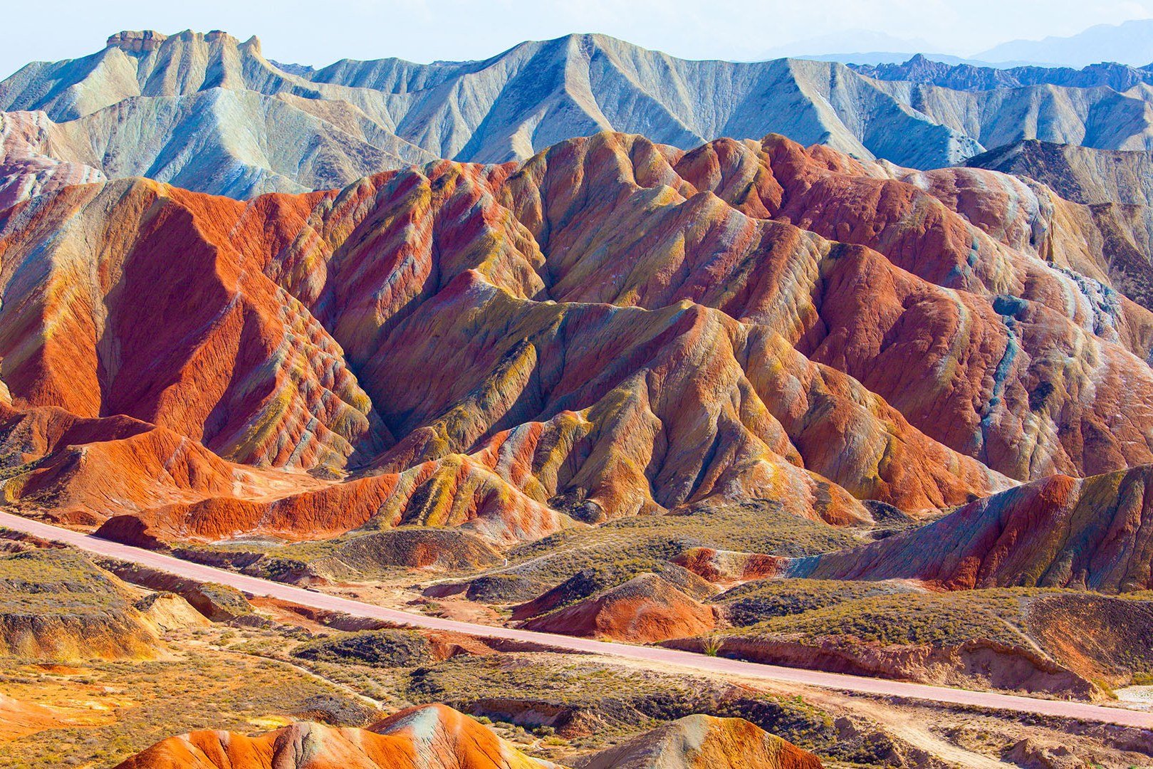 De clammende bergen bij Turpan op de zijde route