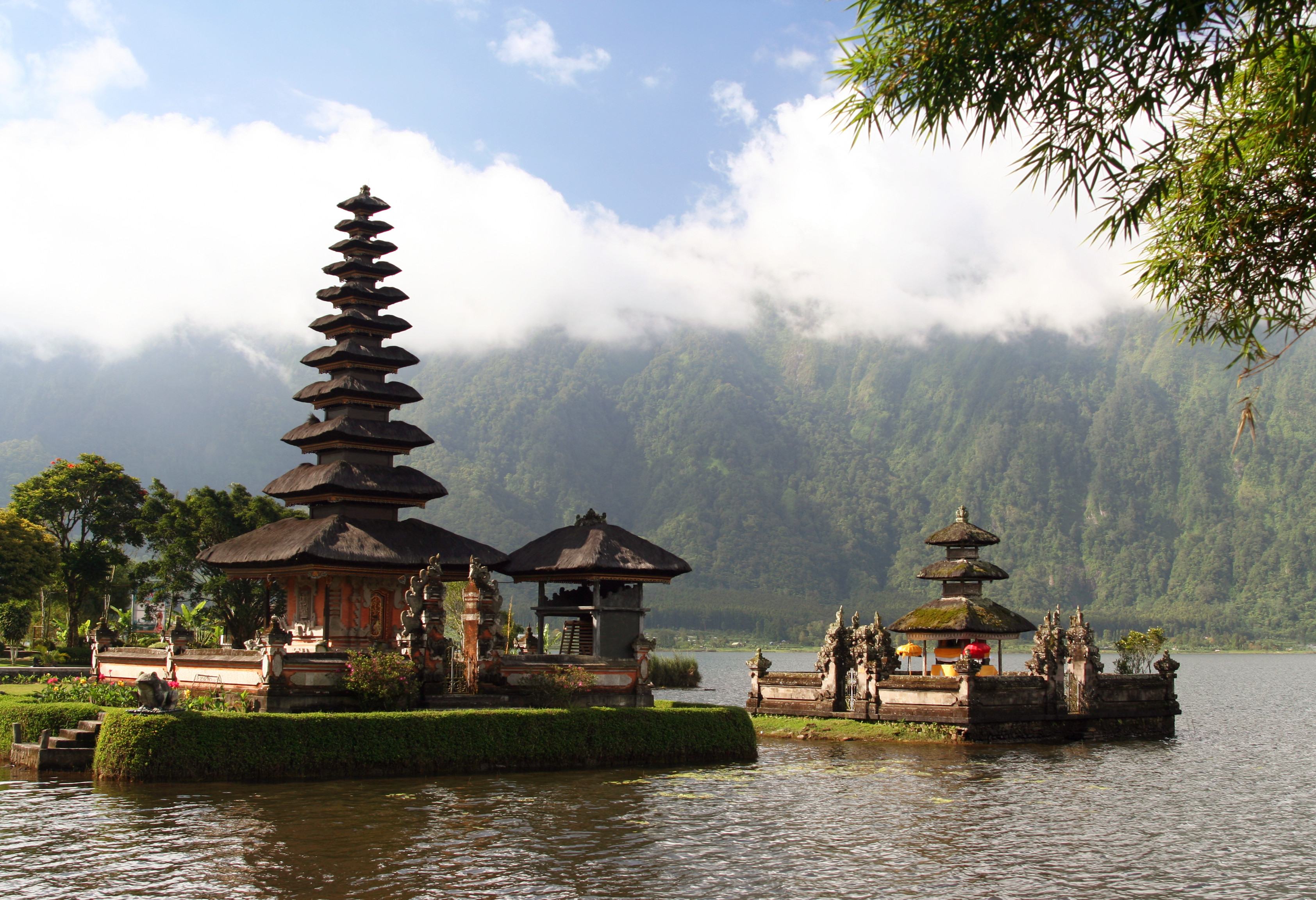 Asia tour. Бали храмы. Остров Бали Индонезия. Убуд Бали. Остров Бали Индонезия храм.