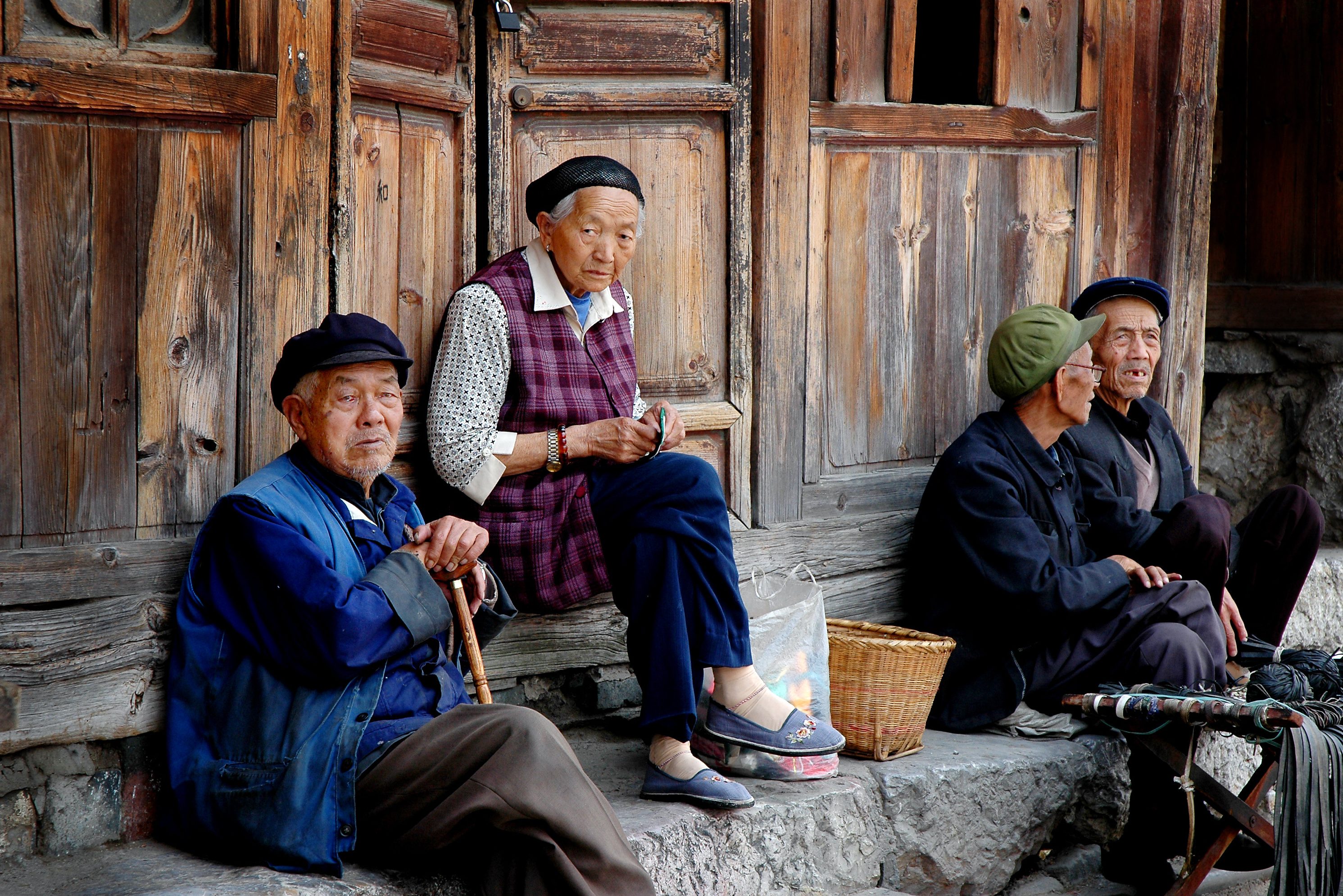 Долголетие китая. Китайская деревня БАМА долгожители. Деревня БАМА В Китае. Старик китаец. Деревенские жители Китая.