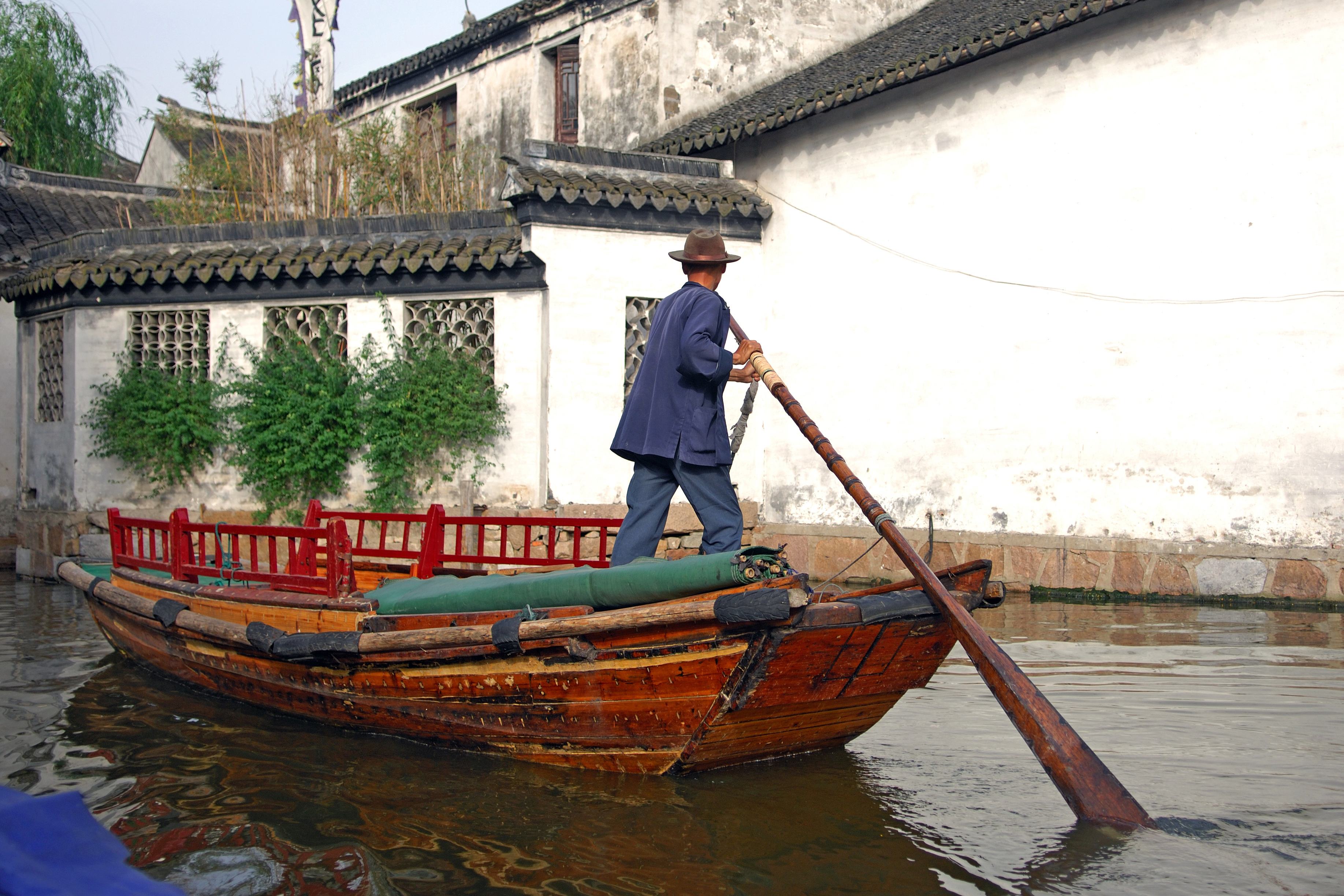 Man in boot in Waterdorp Wuzhen in China