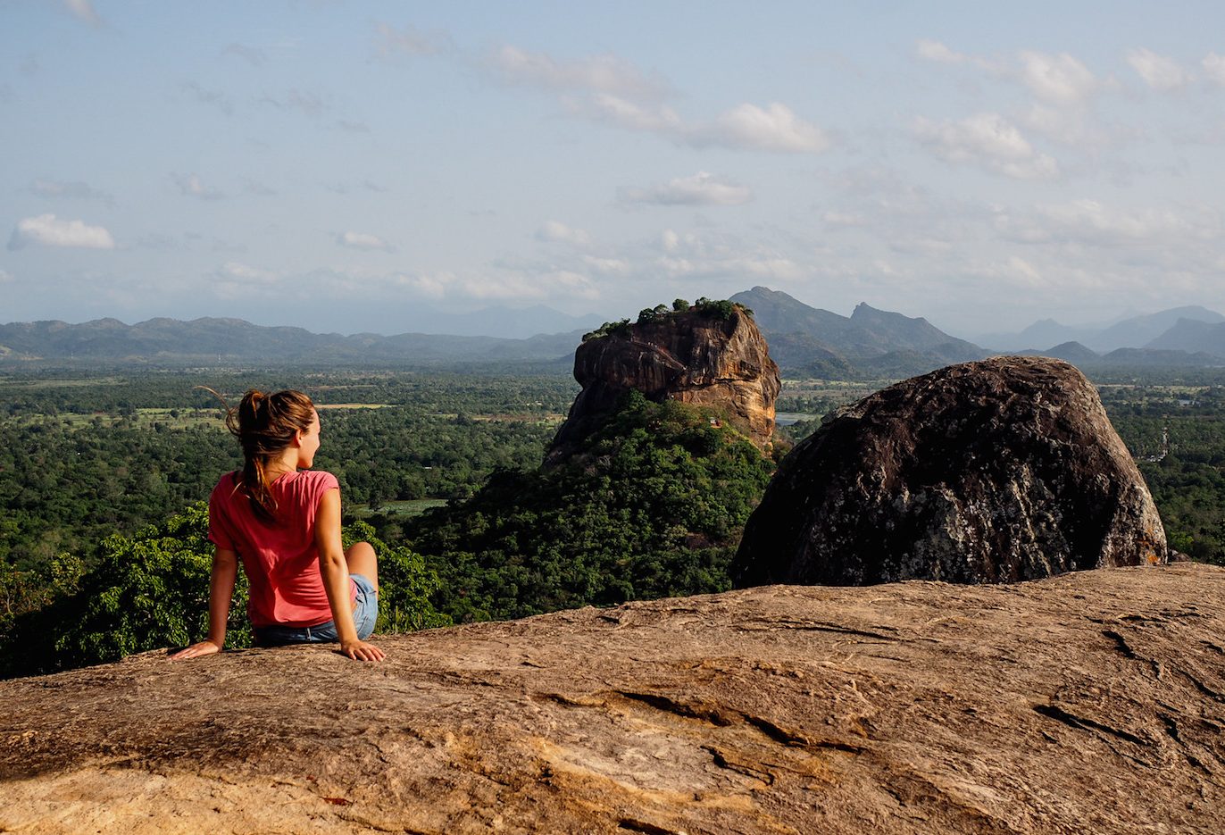 Uitzicht vanaf Pidurangala rots in Sri Lanka