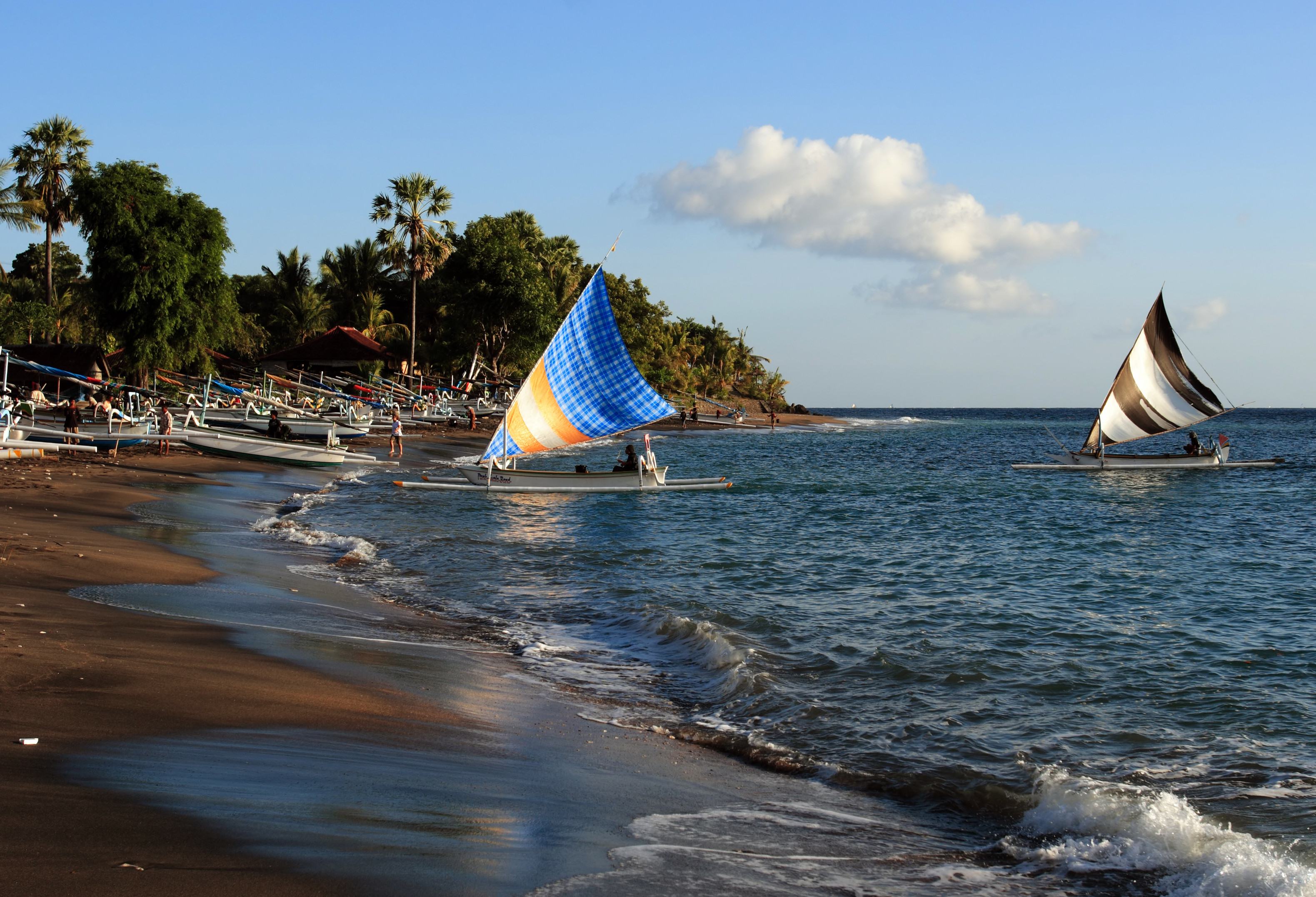 Vulkanische kust amed op bali
