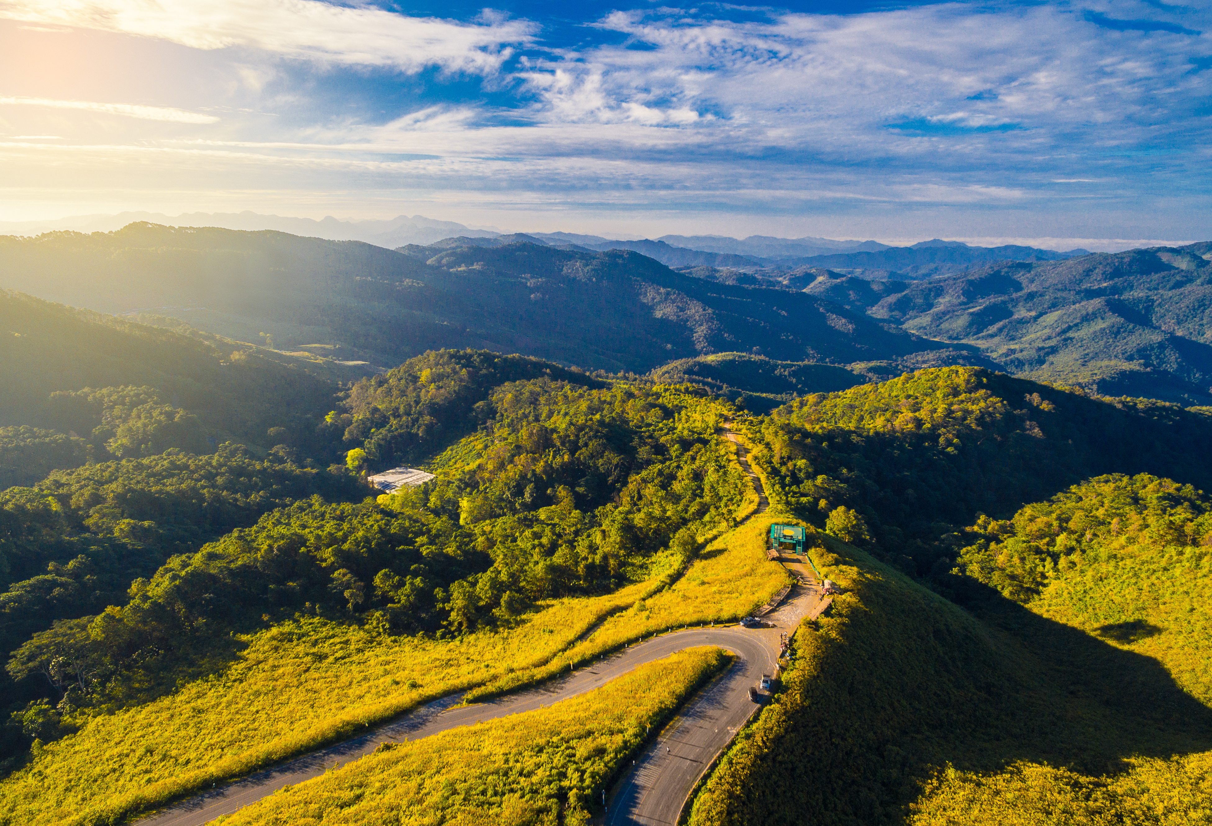 Bochtige wegen in de provincie Mae Hong Son in Thailand