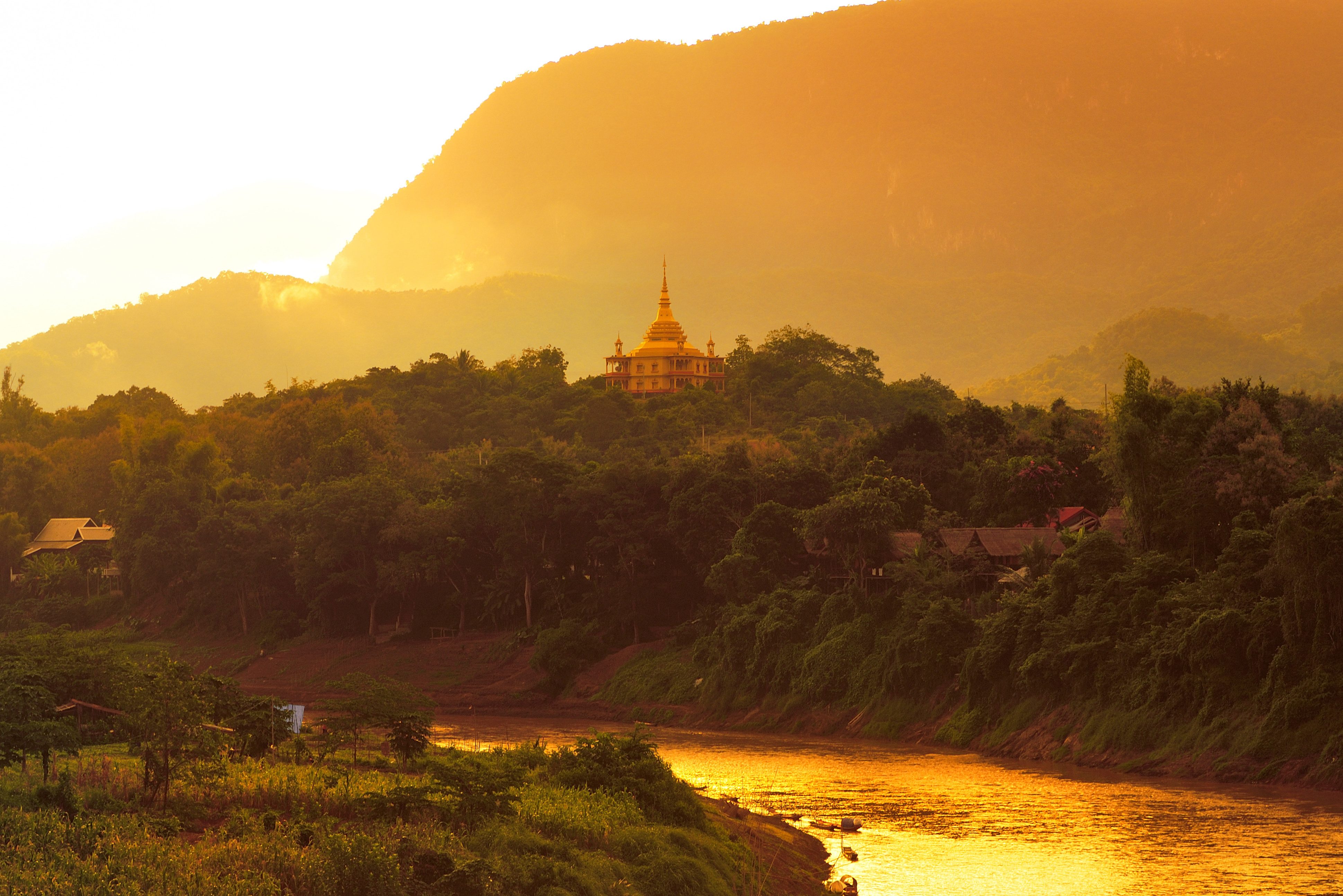 Zonsondergang bij Luang Prabang in Laos