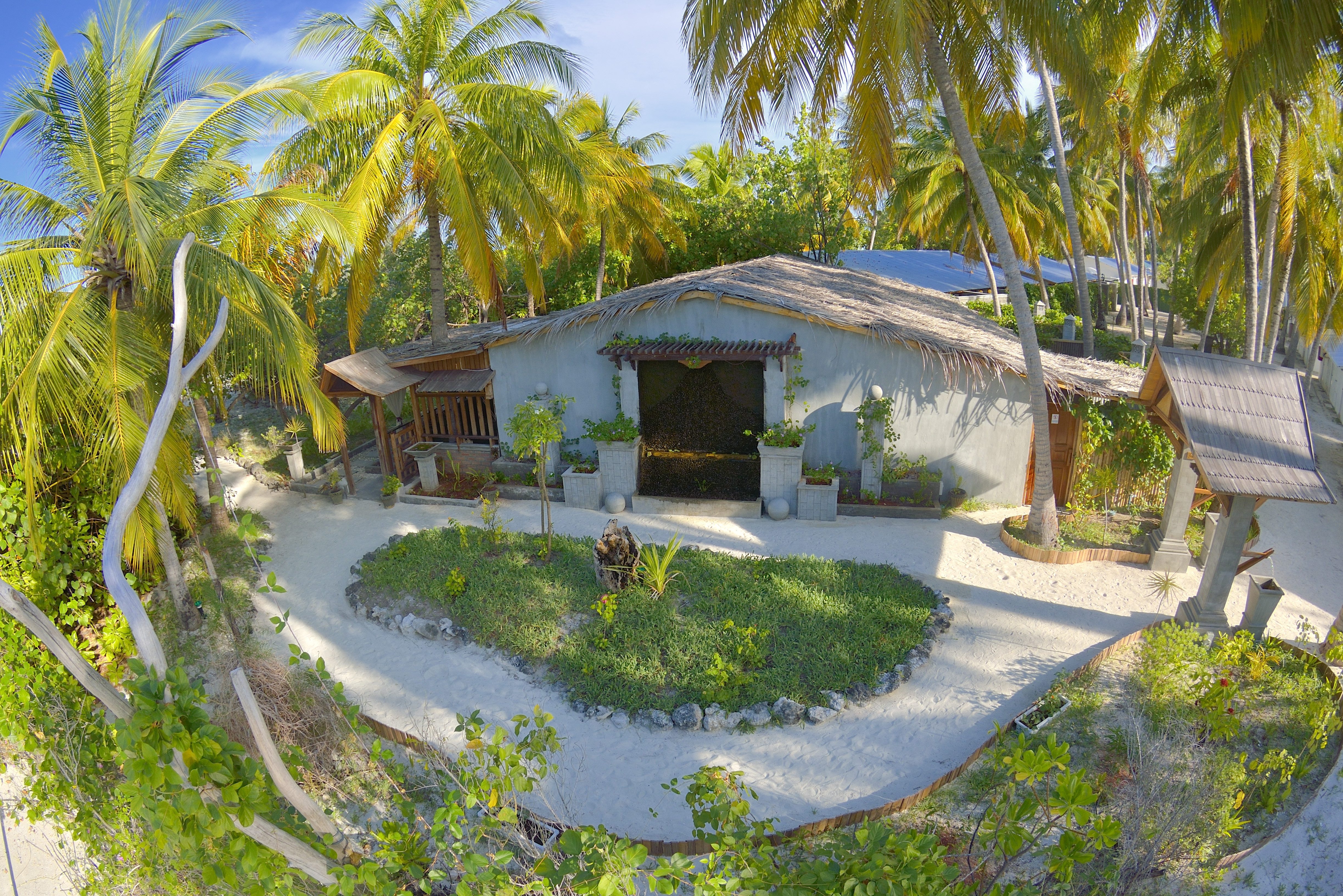 Maldivner price. Sun island resort spa maldives. Fun island resort maldives. Бунгало fun and sun. Fun island resort.