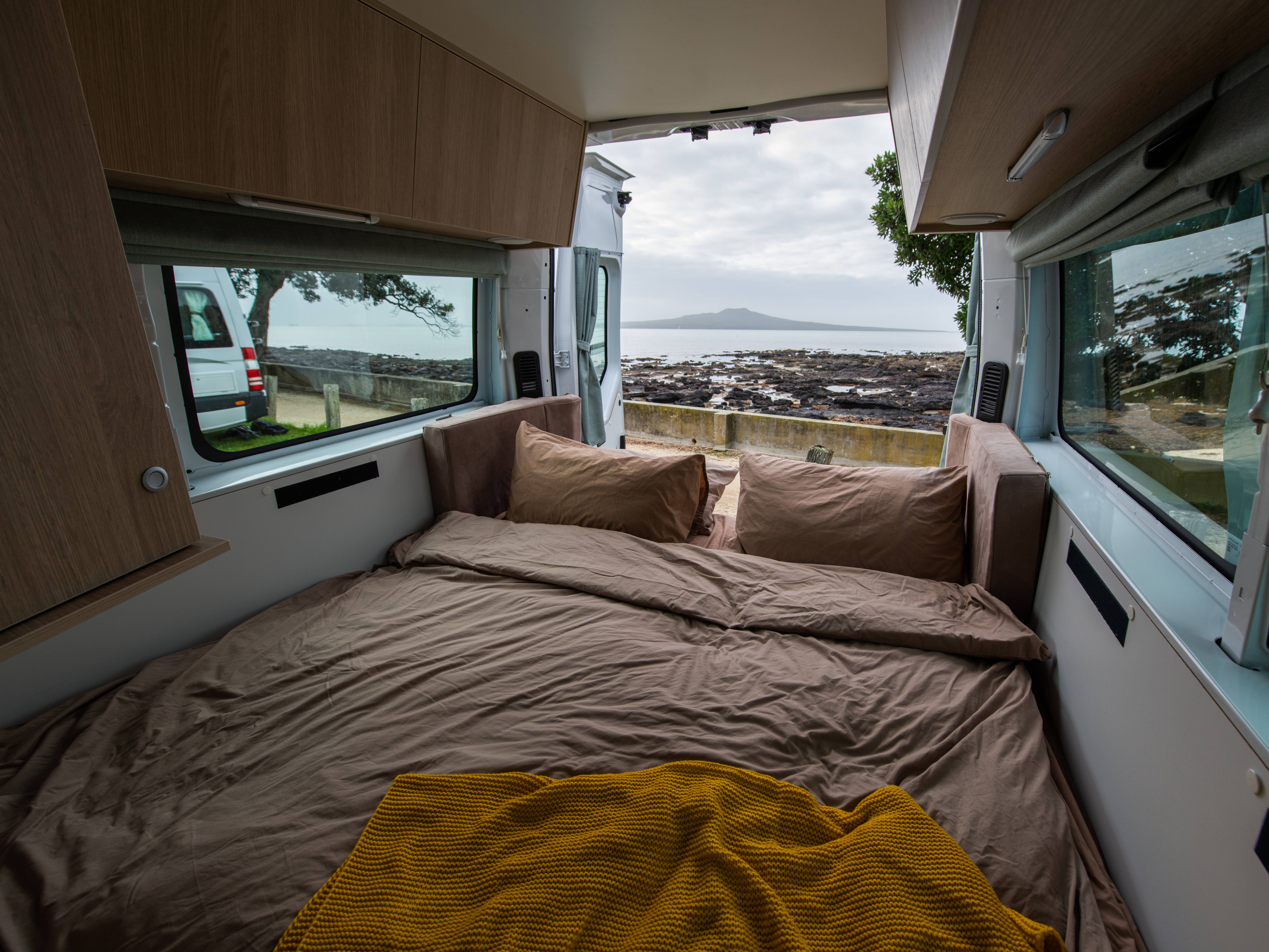 Bed in de Venturer camper van Britz in Nieuw-Zeeland