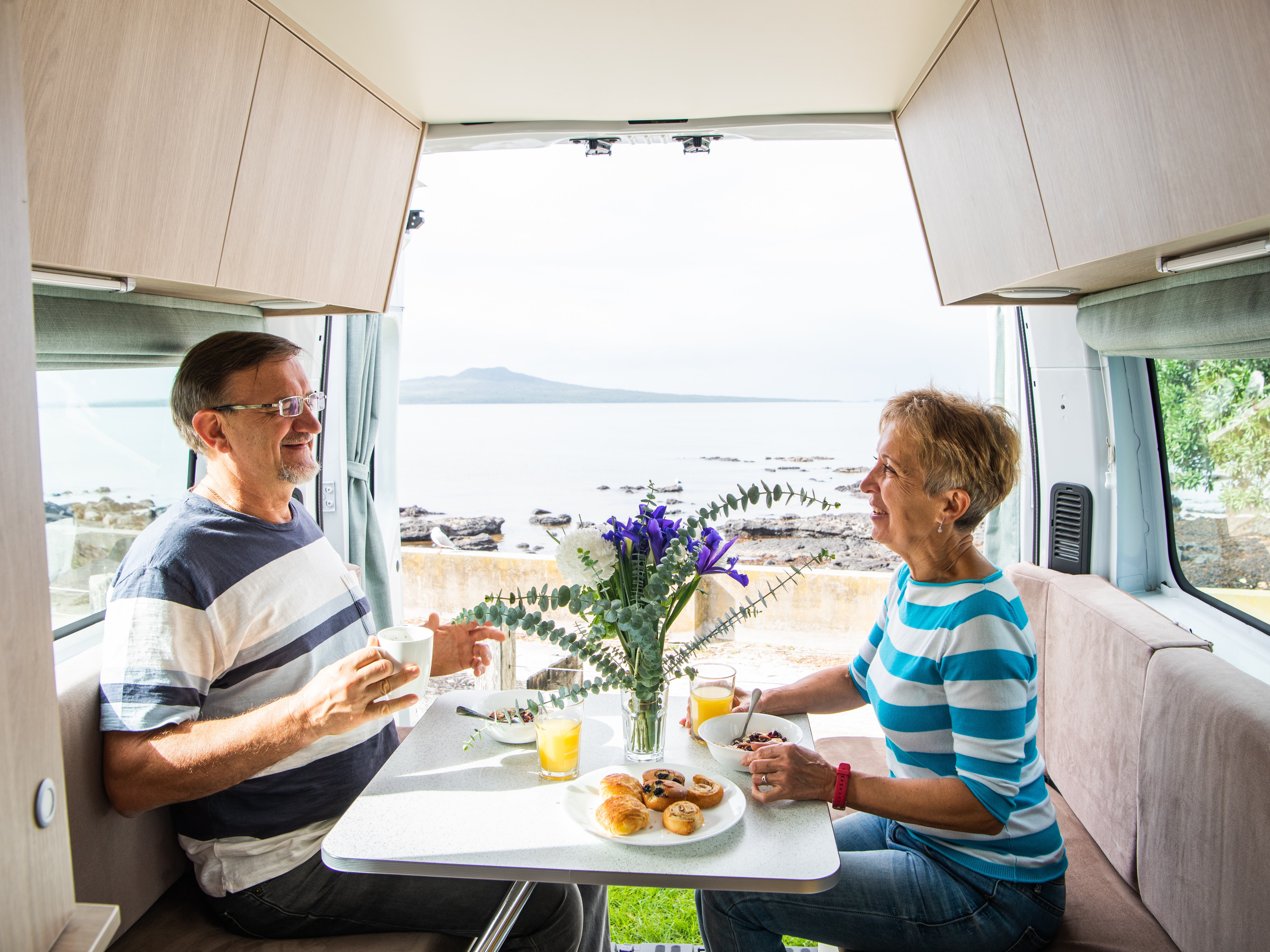 Dinette in de Venturer camper van Britz in Nieuw-Zeeland