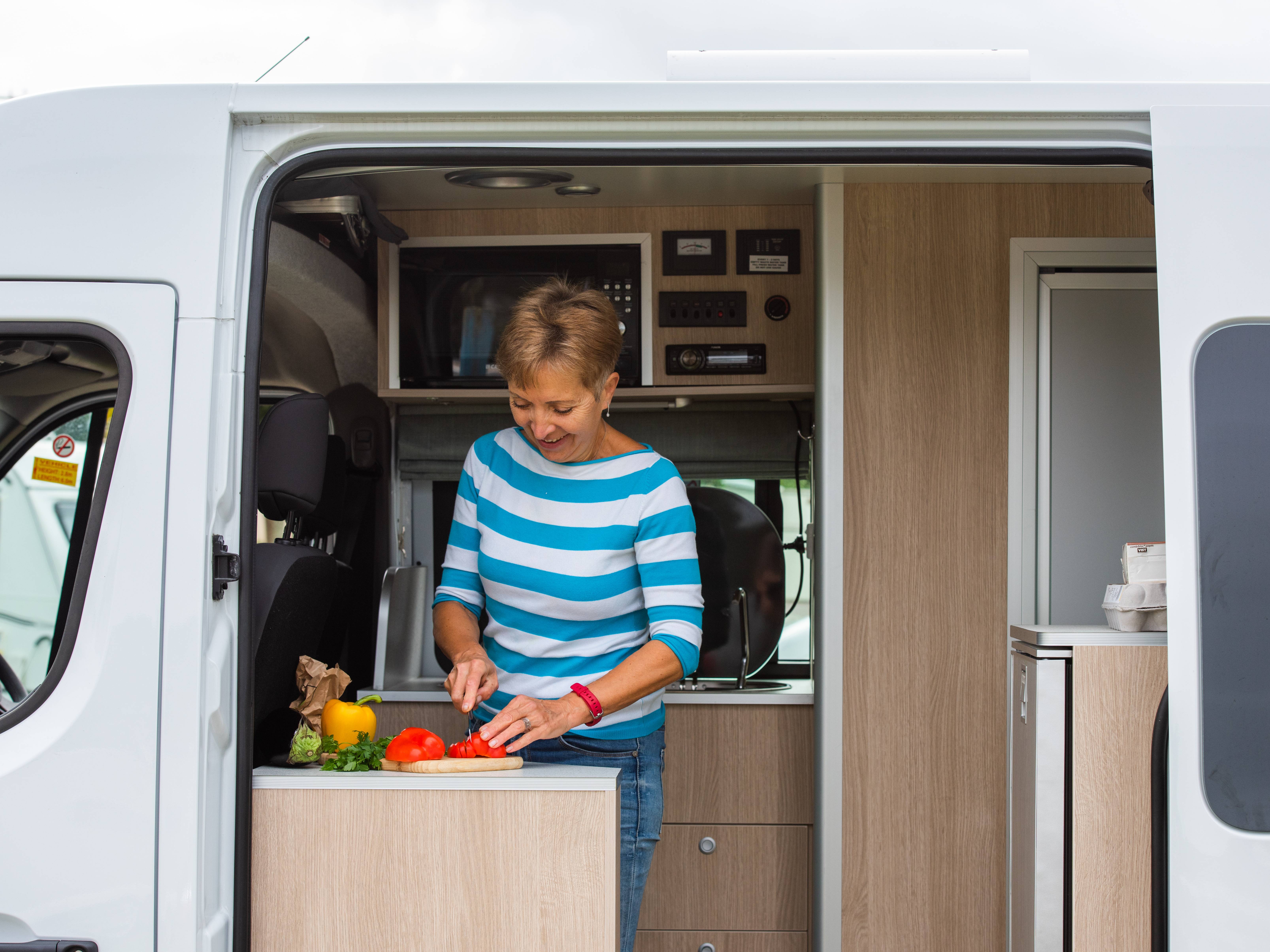 Koken in de Venturer camper van Britz in Nieuw-Zeeland