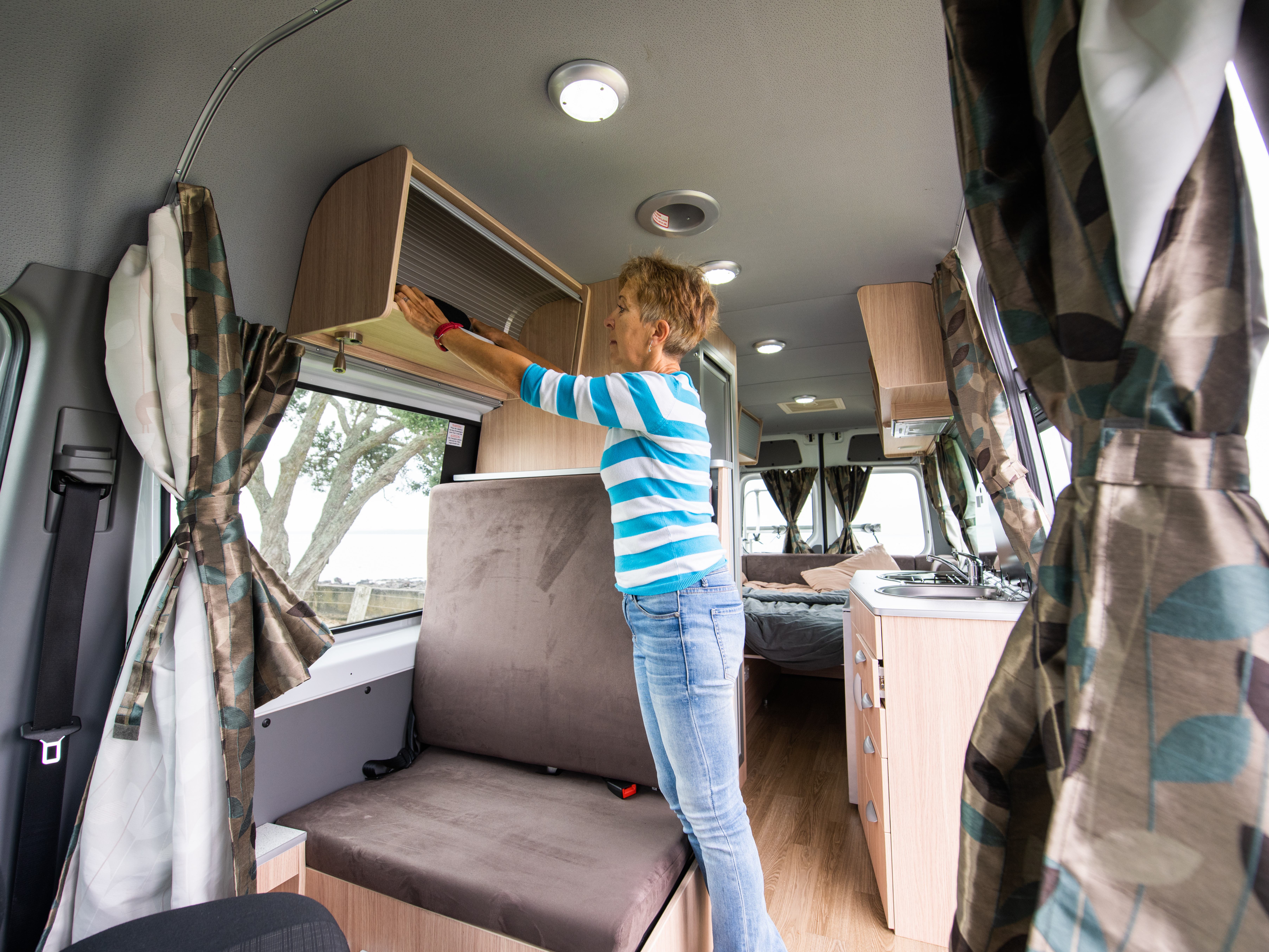 Binnen in de Maui Ultima Plus camper in Nieuw-Zeeland