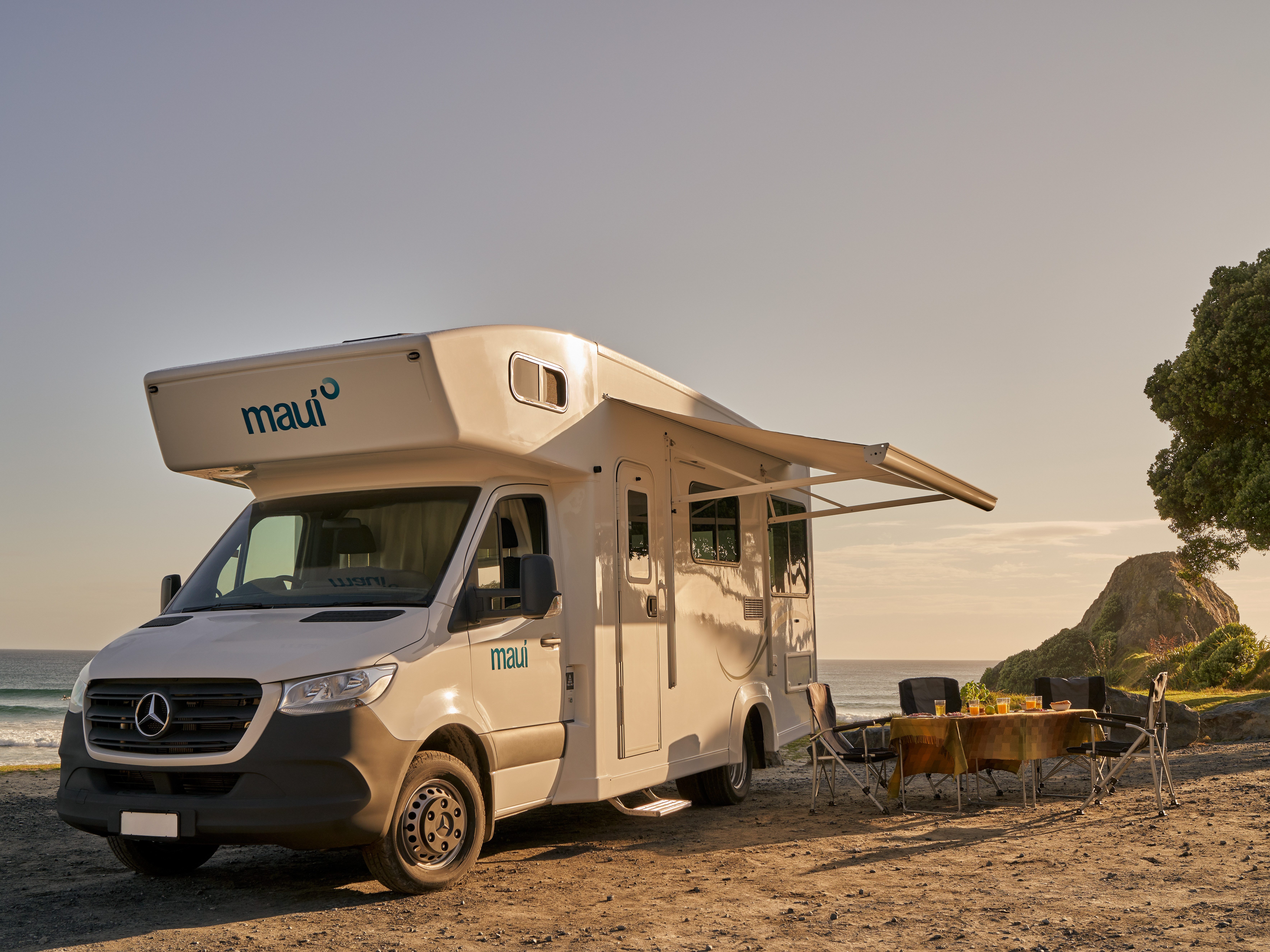 Buitenkant van de Maui Beach camper in Nieuw-Zeeland