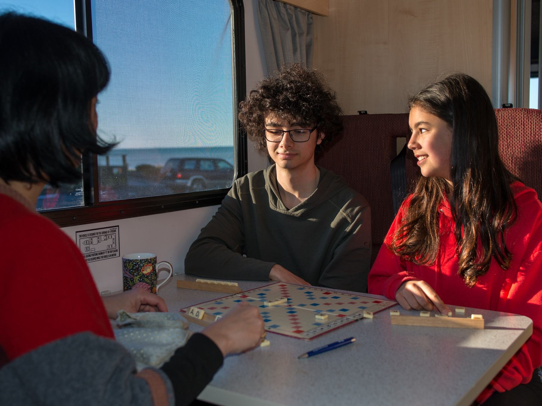 Tafel in de Apollo Euro Camper in Nieuw-Zeeland