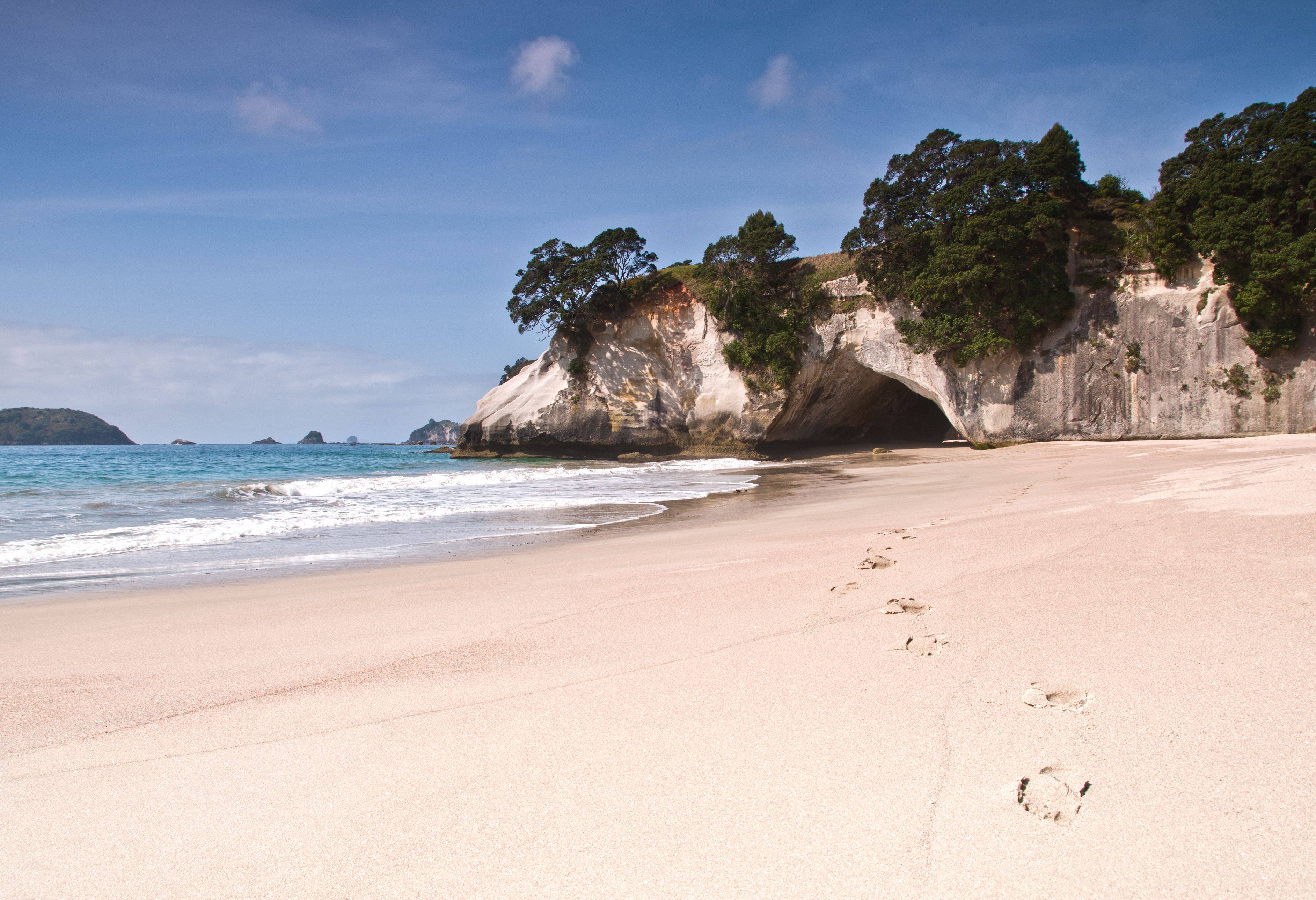 Cathedral Cove bij Hahei in de Coromandel in Nieuw-Zeeland