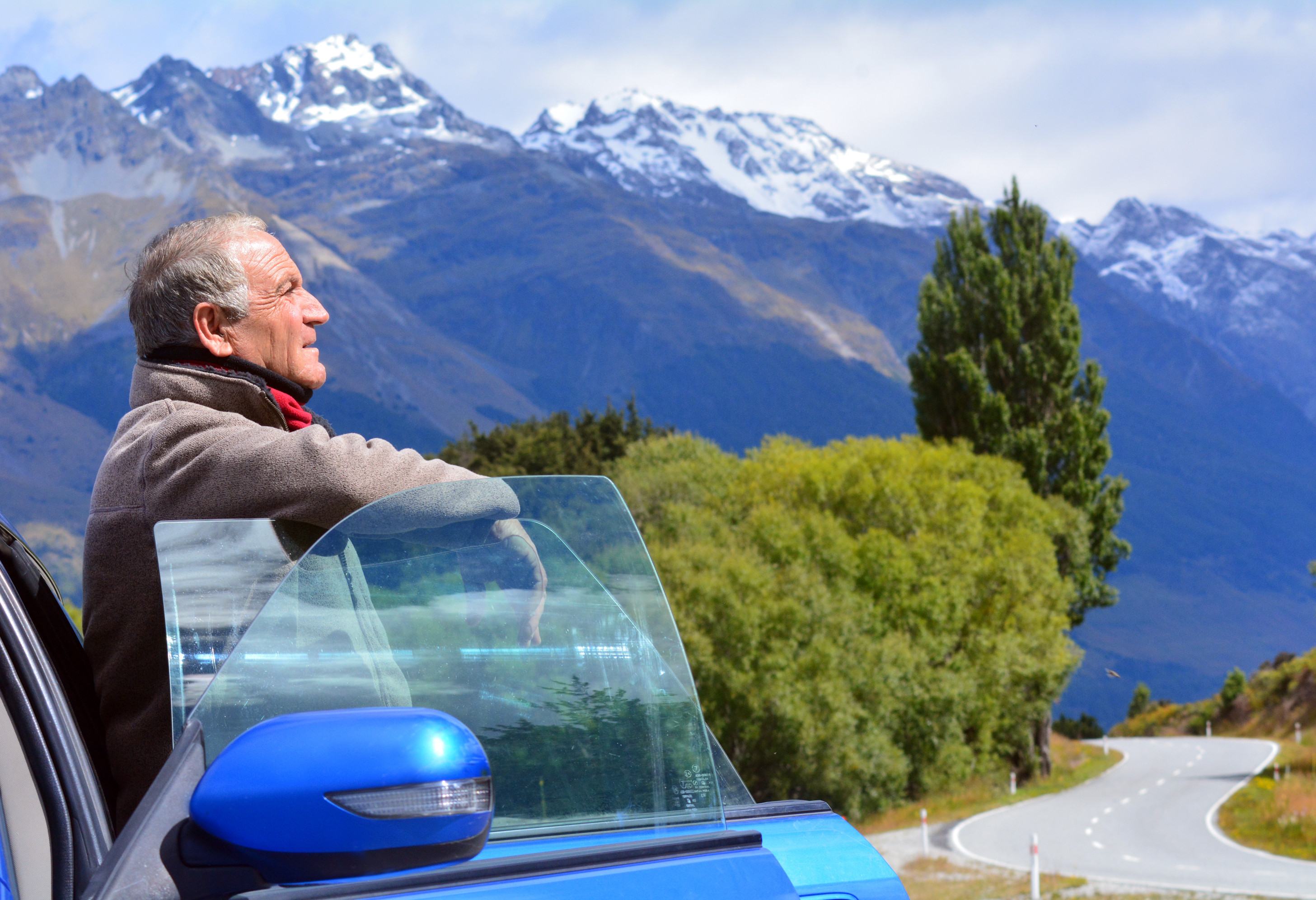 Rijden door afwisselend landschap in Nieuw-Zeeland