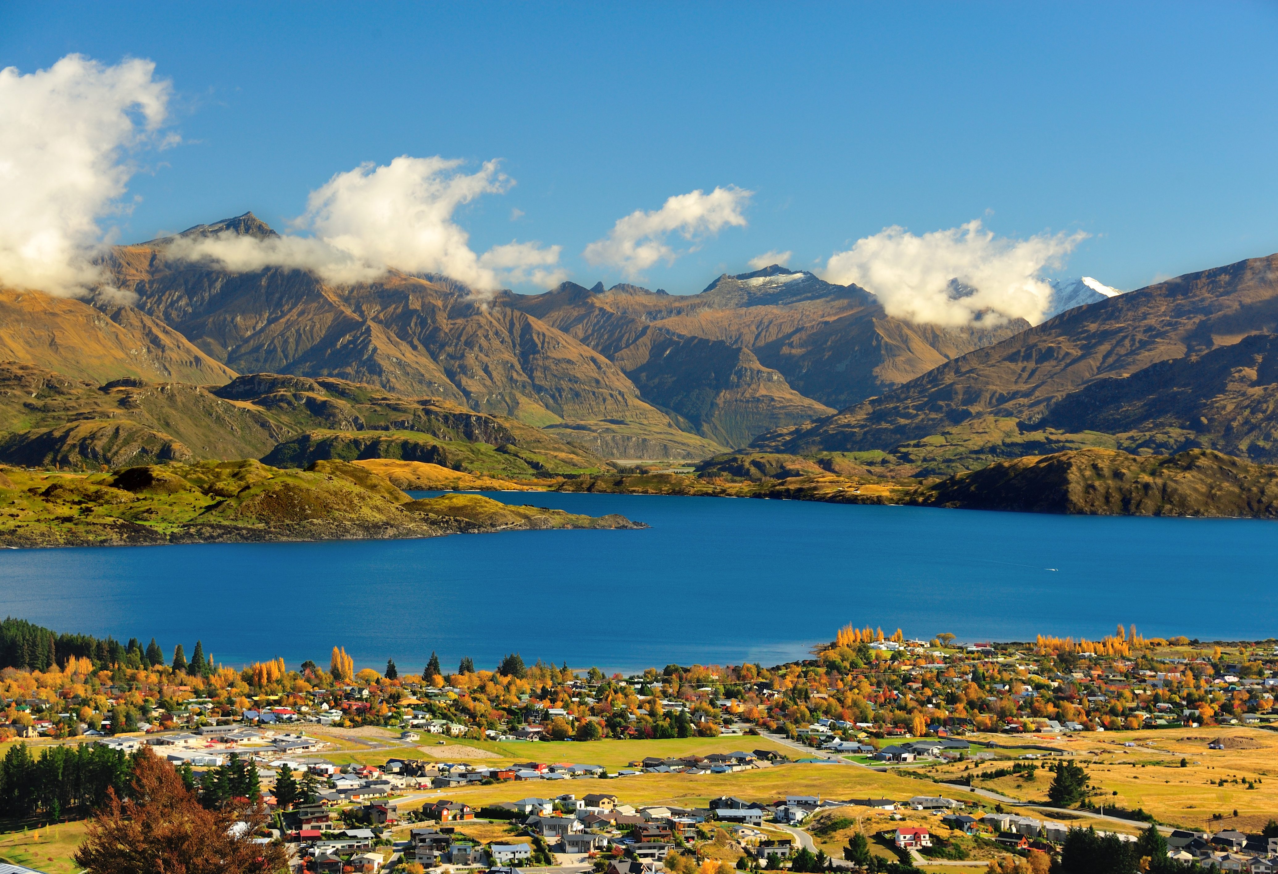 Lake Wanaka met Mount Aspiring National Park op de achtergrond in Nieuw-Zeeland