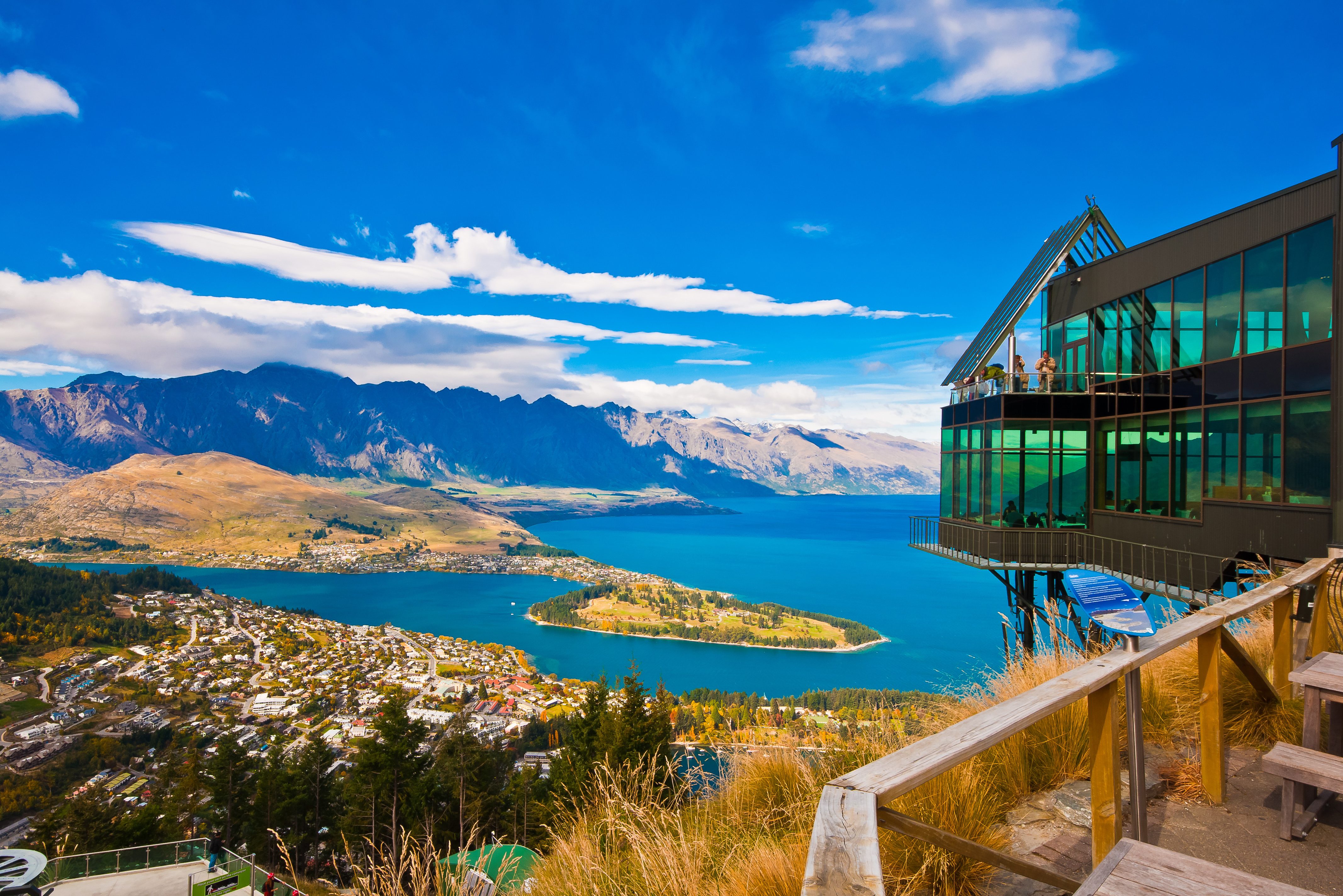 Uitzicht over Queenstown en Lake Wakatipu in Nieuw-Zeeland