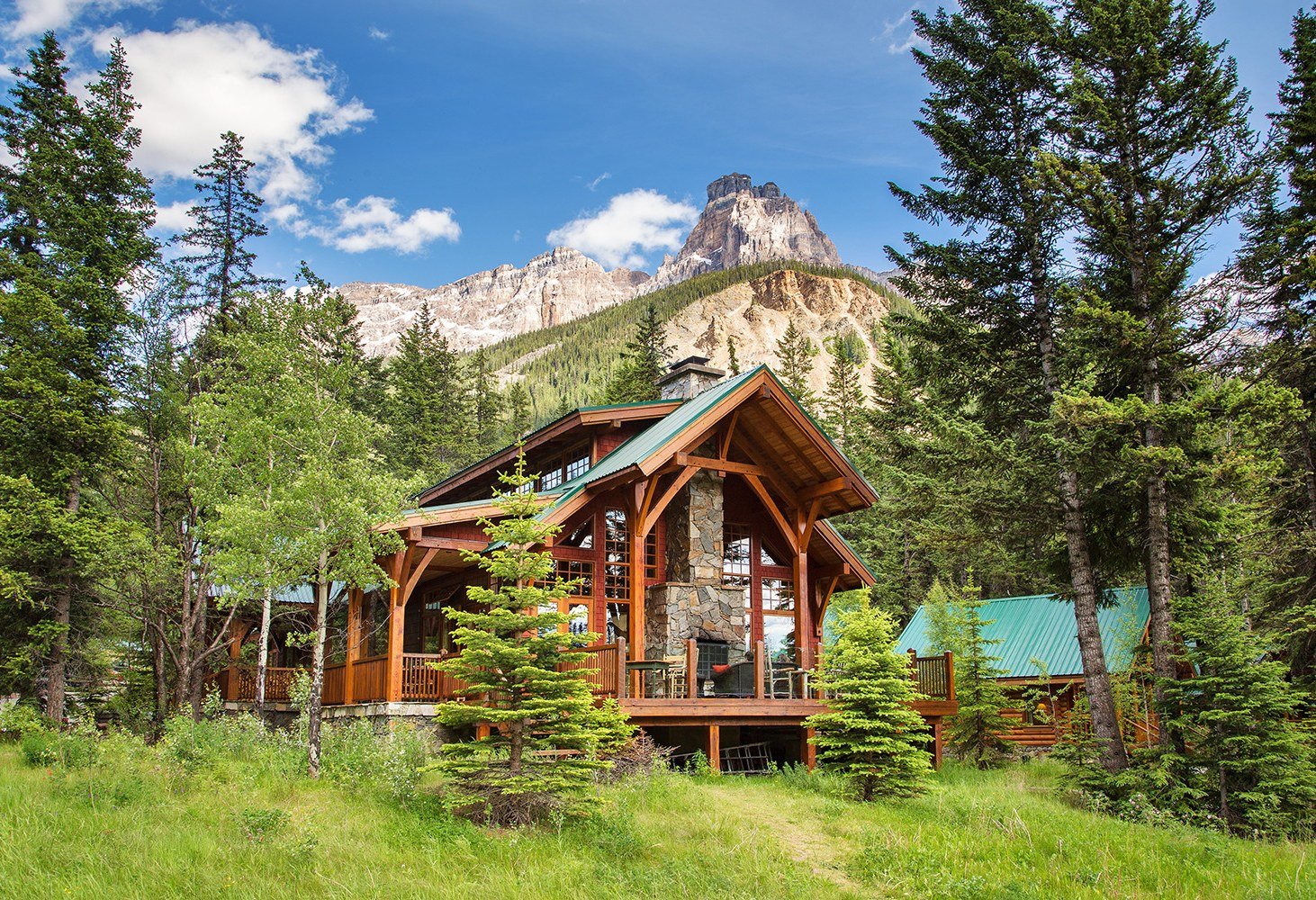 canada-yoho-national-park-cathedral-mountain-lodge-summer