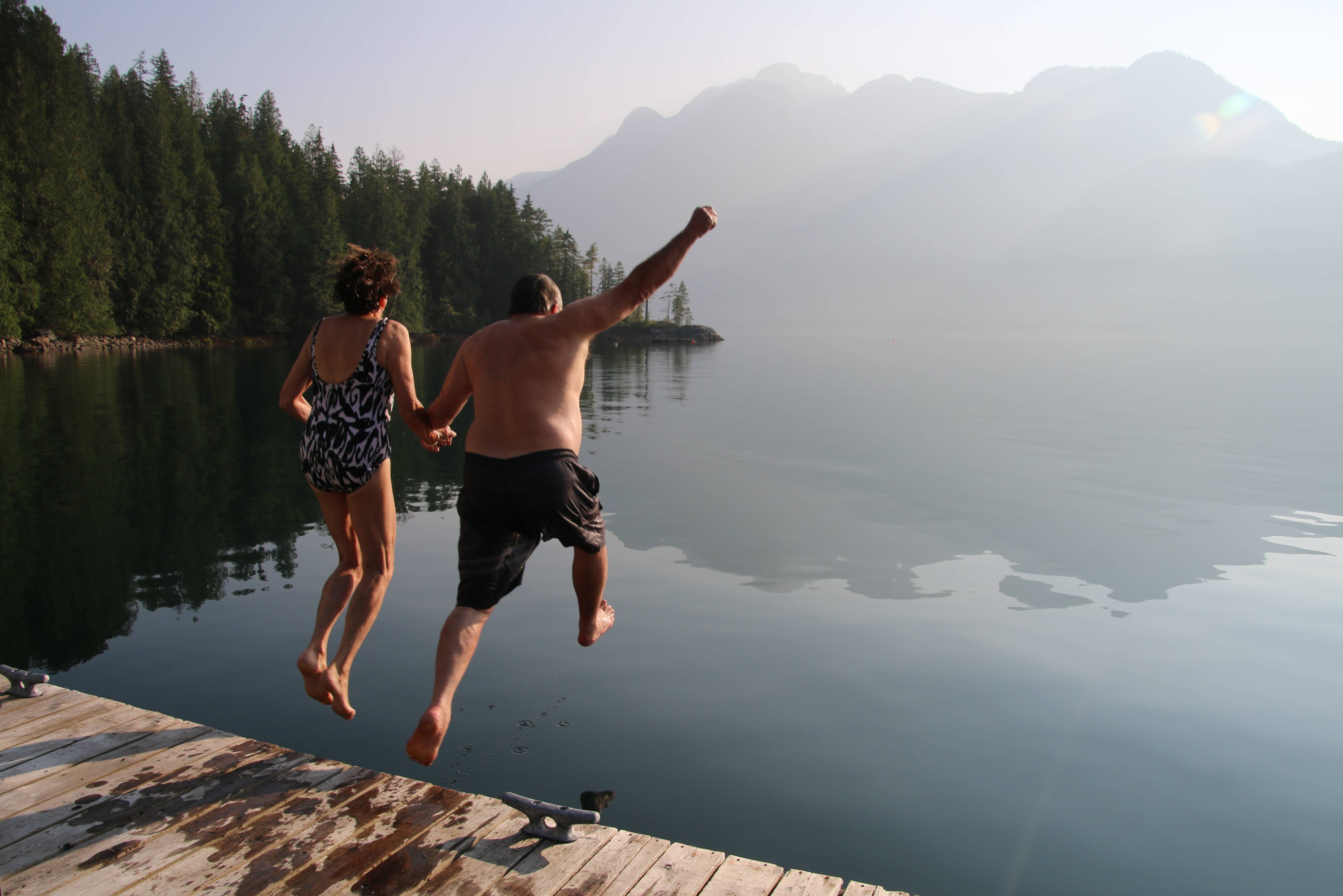 canada-klahoose-wilderness-resort-zwemmen