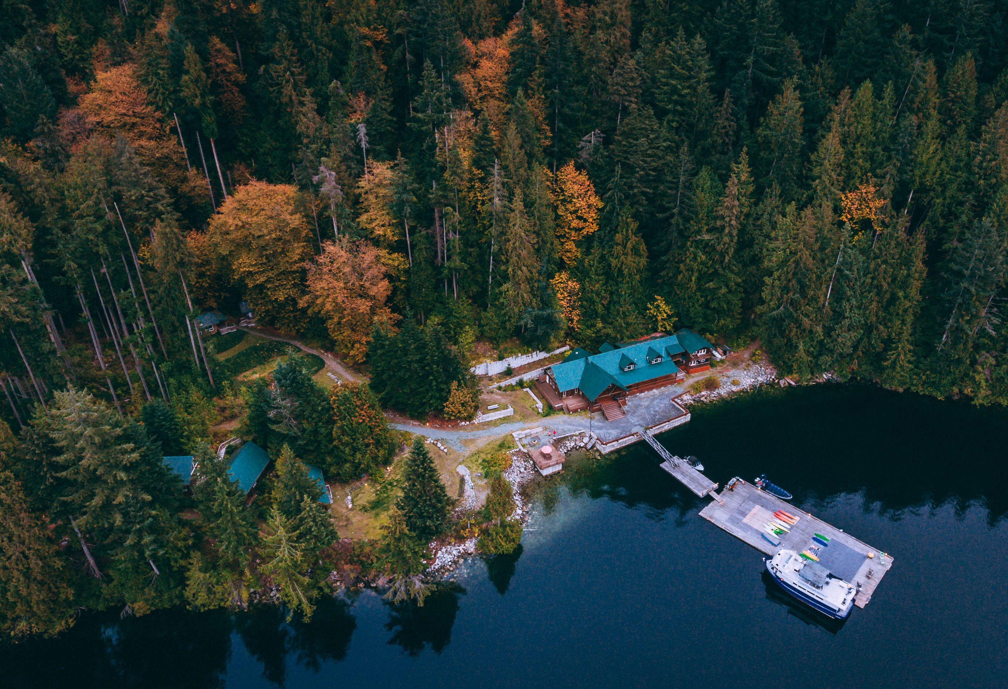 canada-klahoose-wilderness-resort-uit-de-lucht