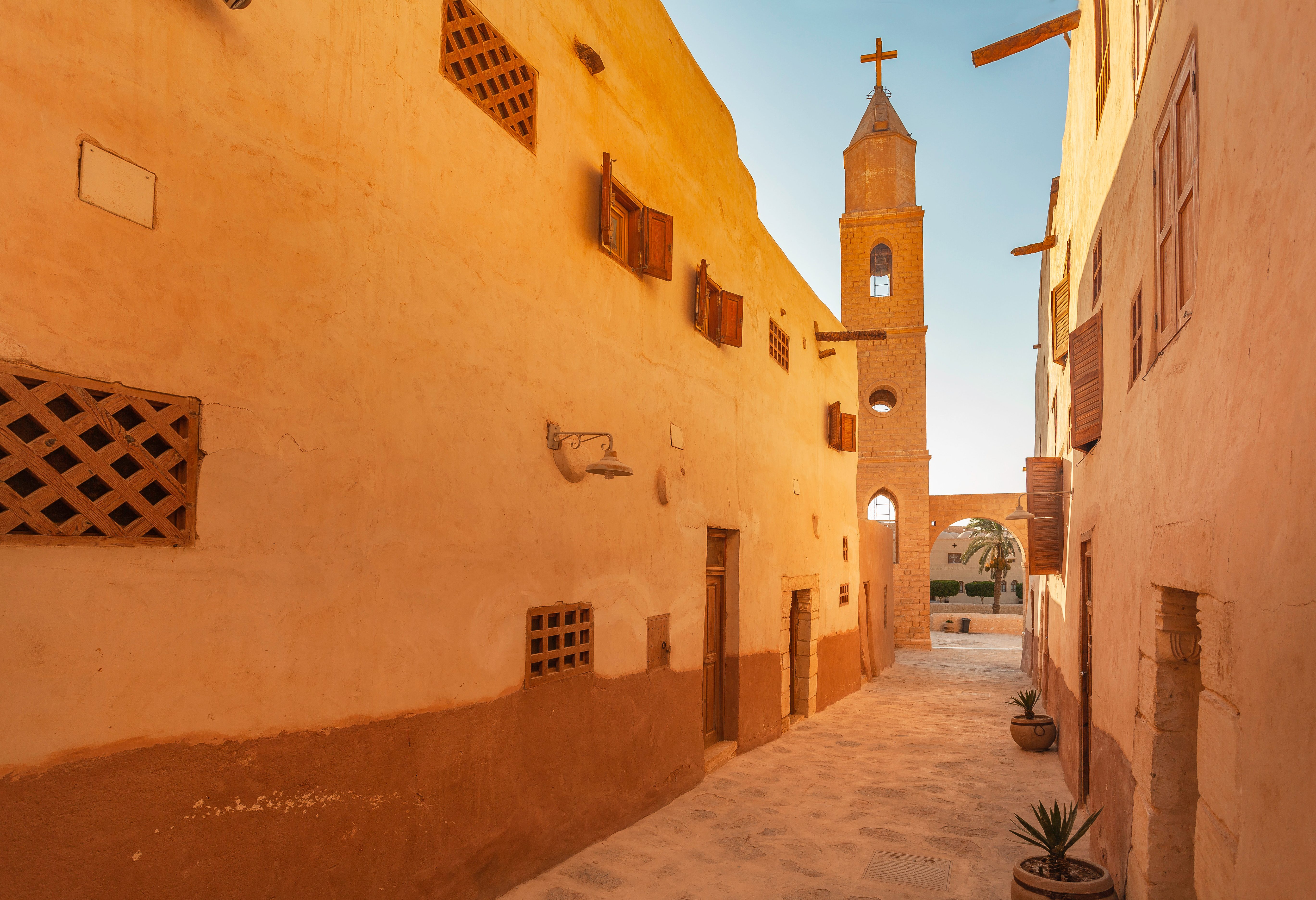 egypte-oostelijke-woestijn-saint-anthony-monastery-oudste-koptisch-klooster-ter-wereld-entreepoort