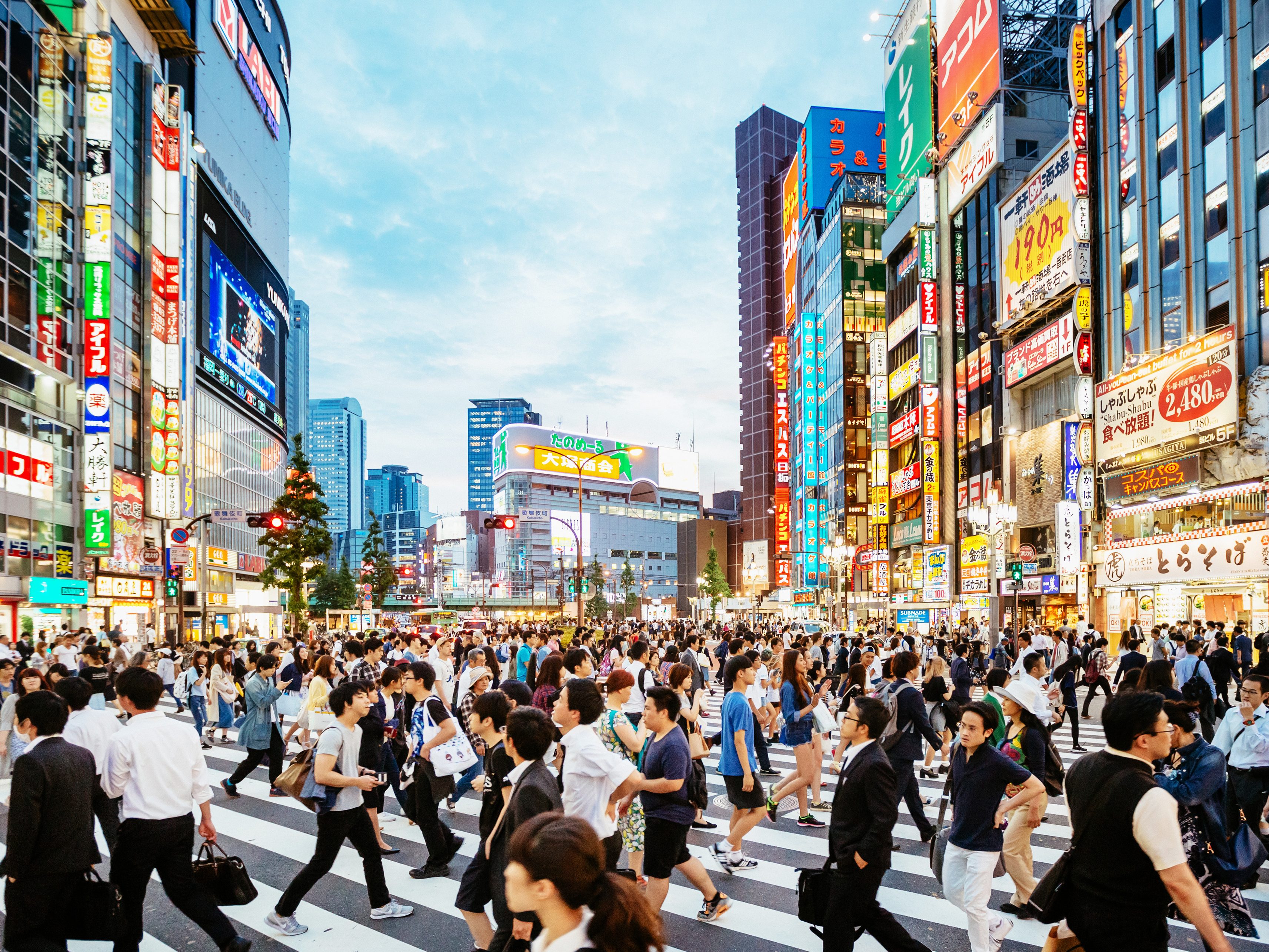 Wandel over de drukste oversteekplaats ter wereld in Tokyo, Japan
