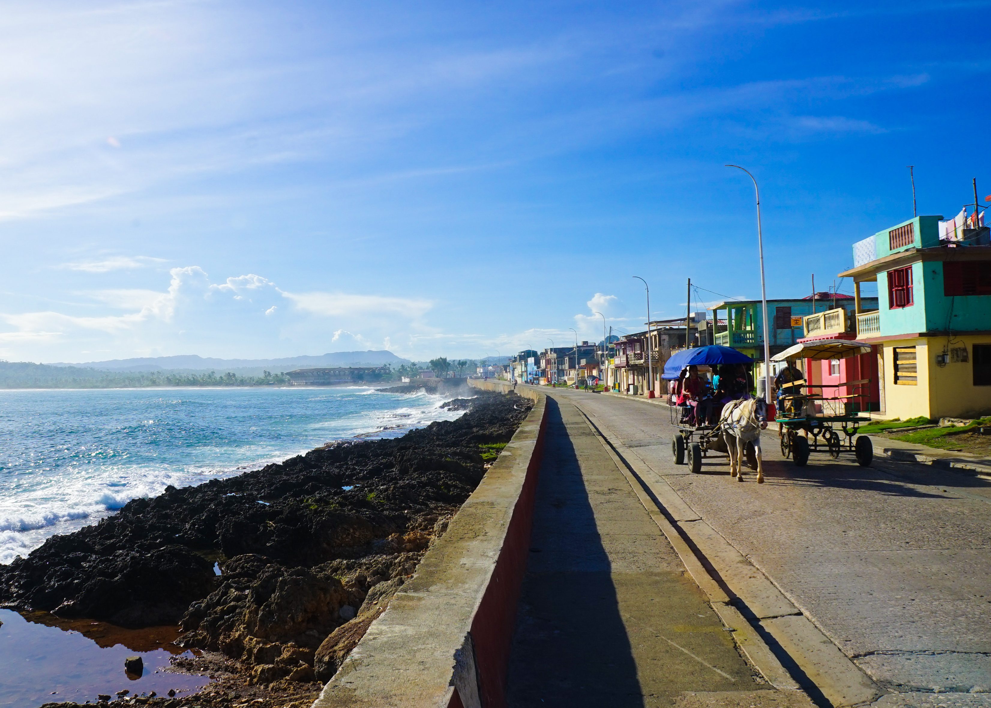 Paard en wagen op El Malecon in Havana, Cuba