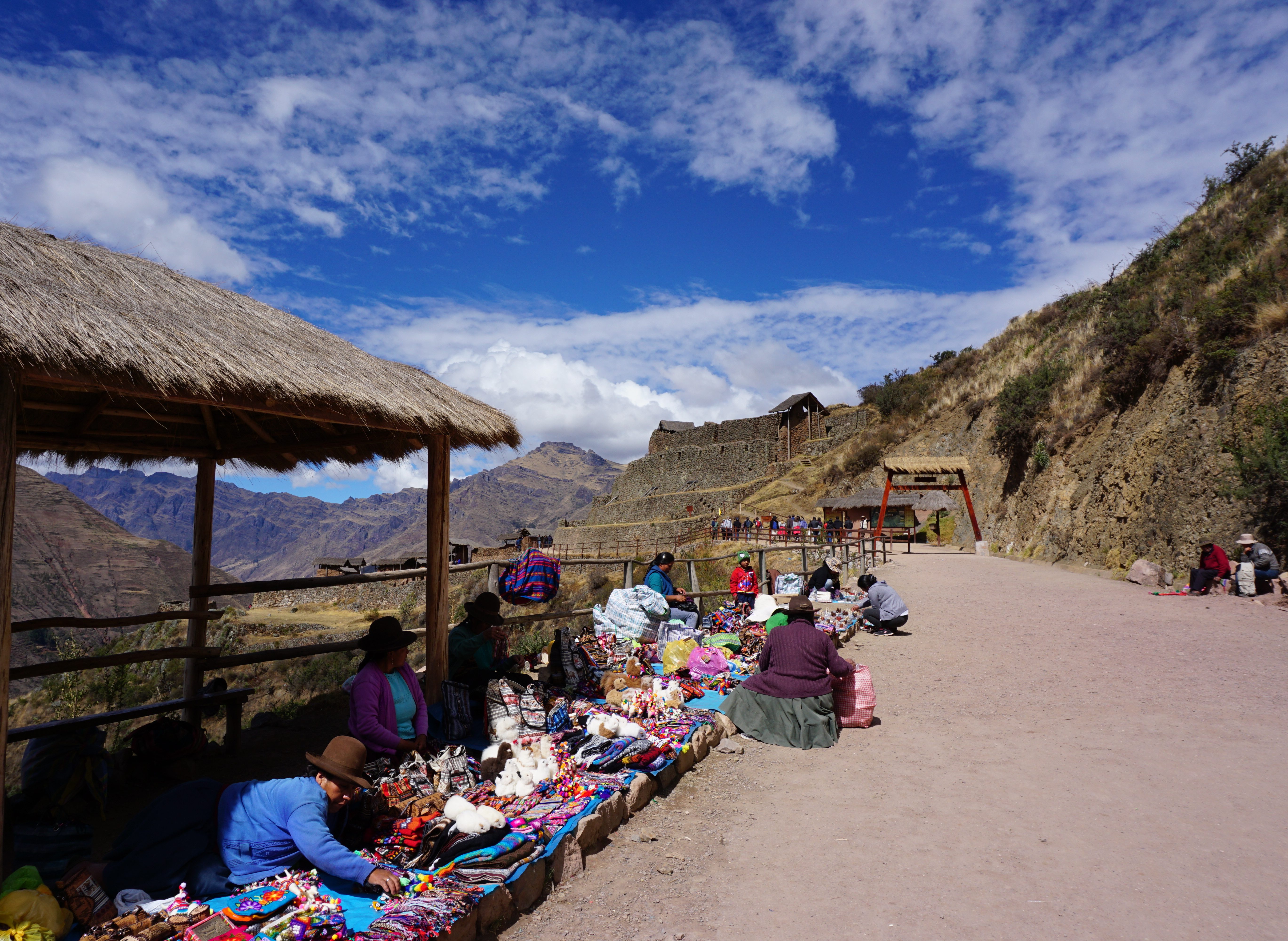 Traditionele markt in Pisac, Peru