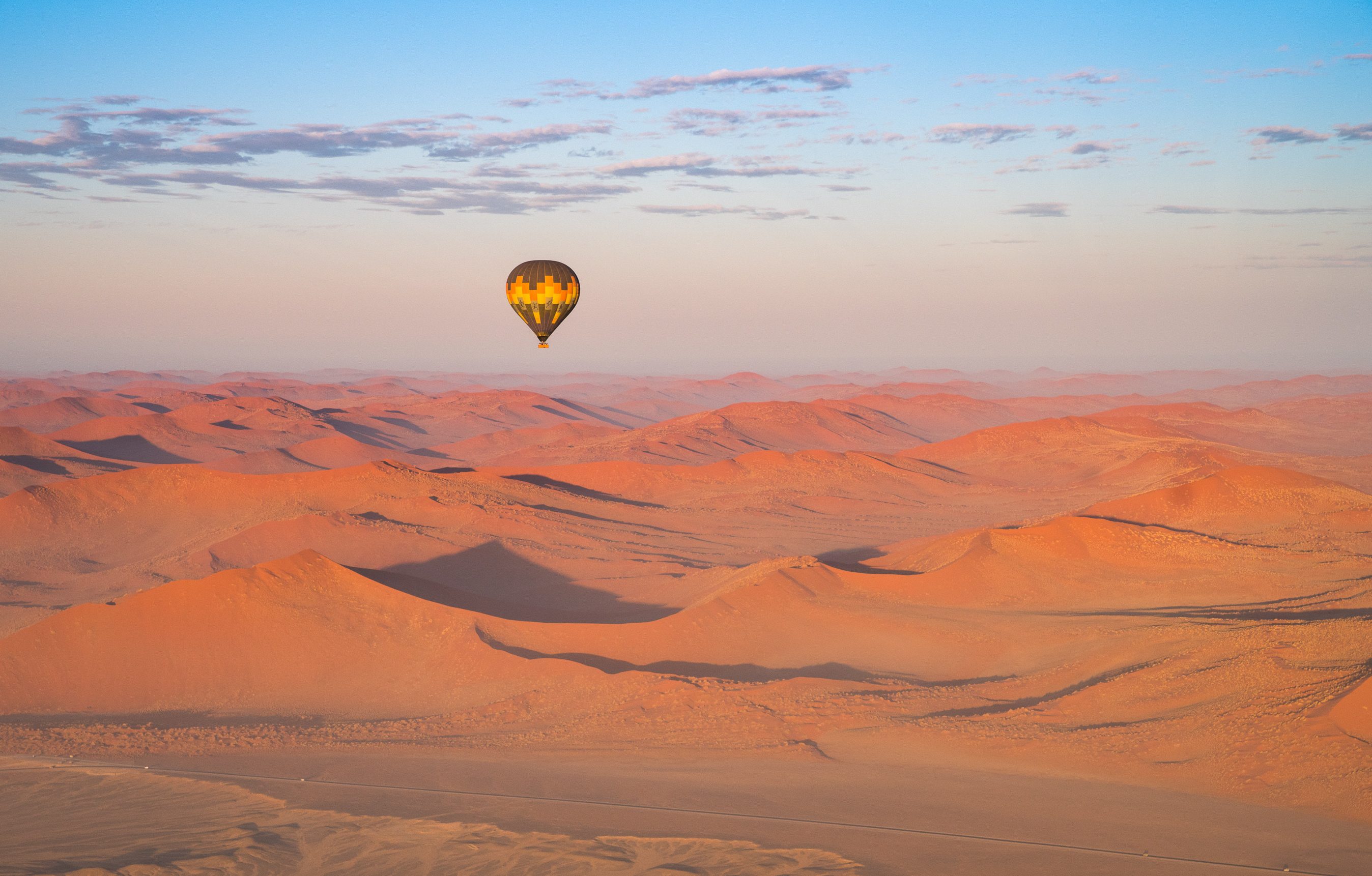 Maak een luchtballonvaart bij Sossusvlei, Namibie