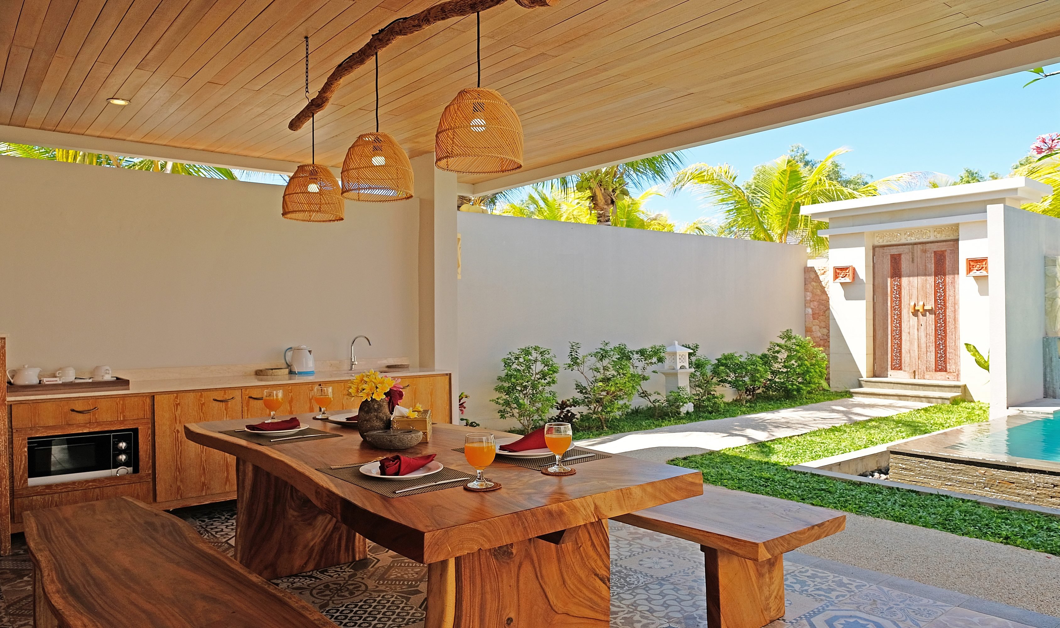 Kitchenette van de One Bedroom Villa in het Vivara Bali in Jimbaran