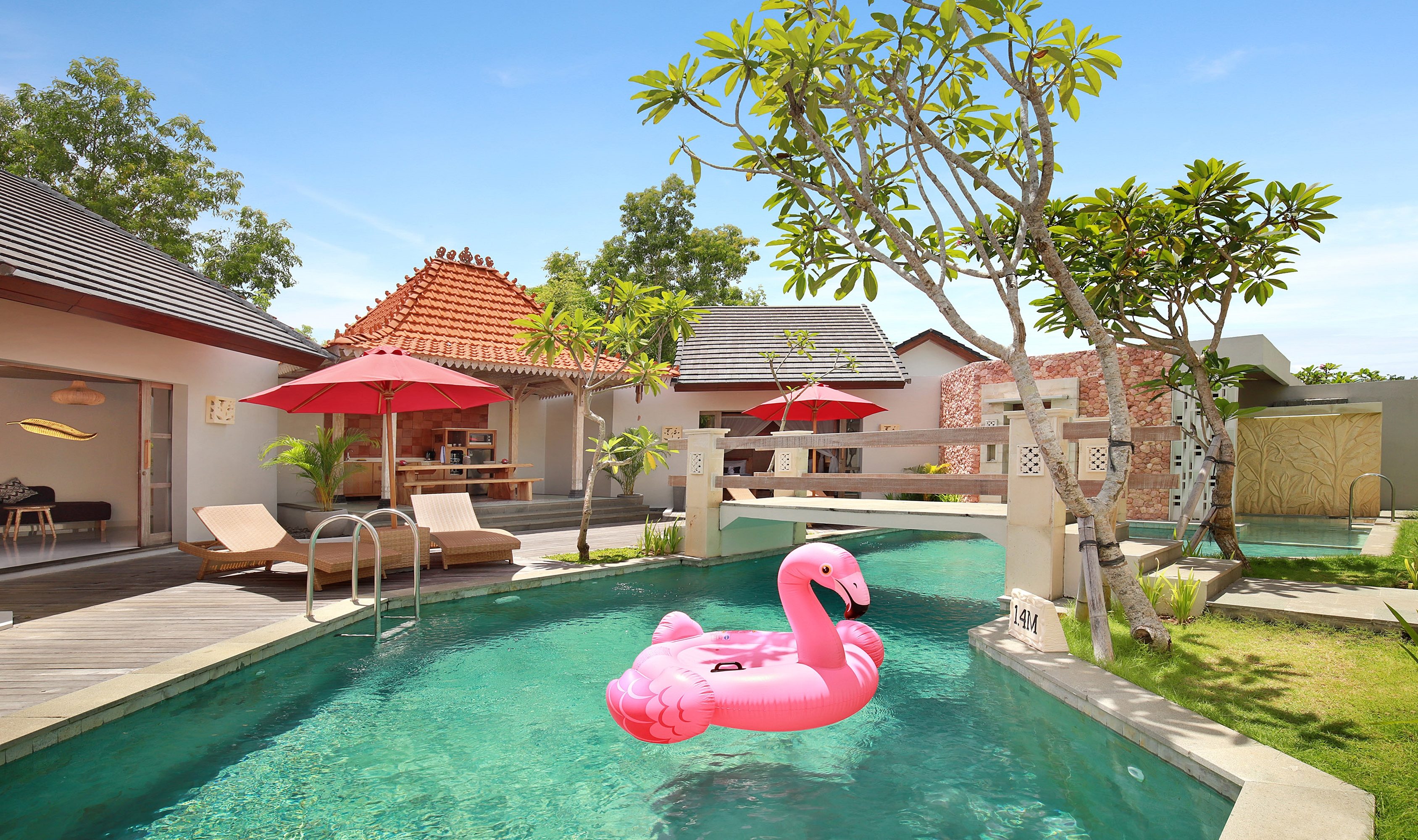 Zwembad en tuin van de Two Bedroom Villa in het Vivara Bali in Jimbaran