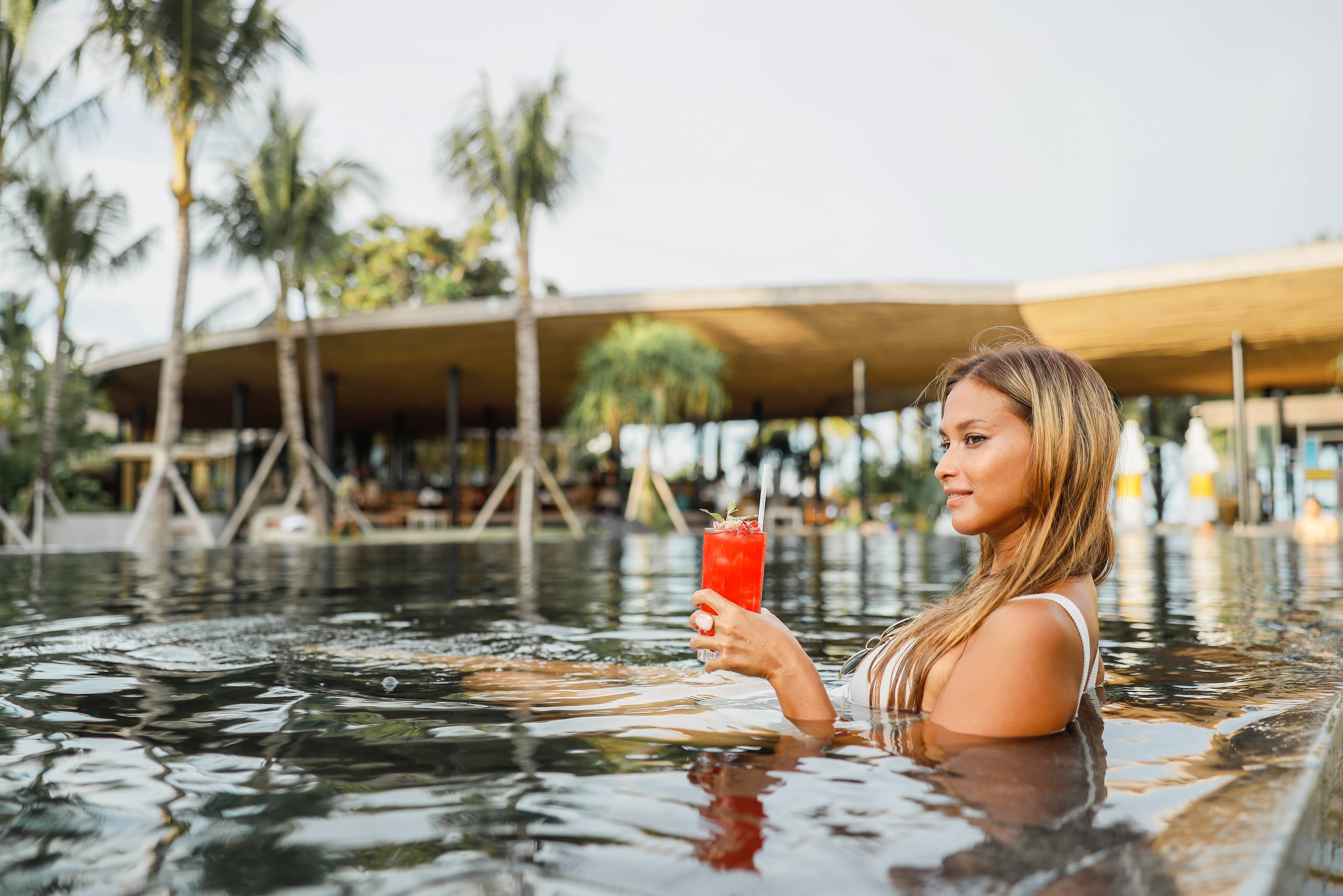 Zwembad bij de Byrdhouse in het Segara Village in Sanur op Bali