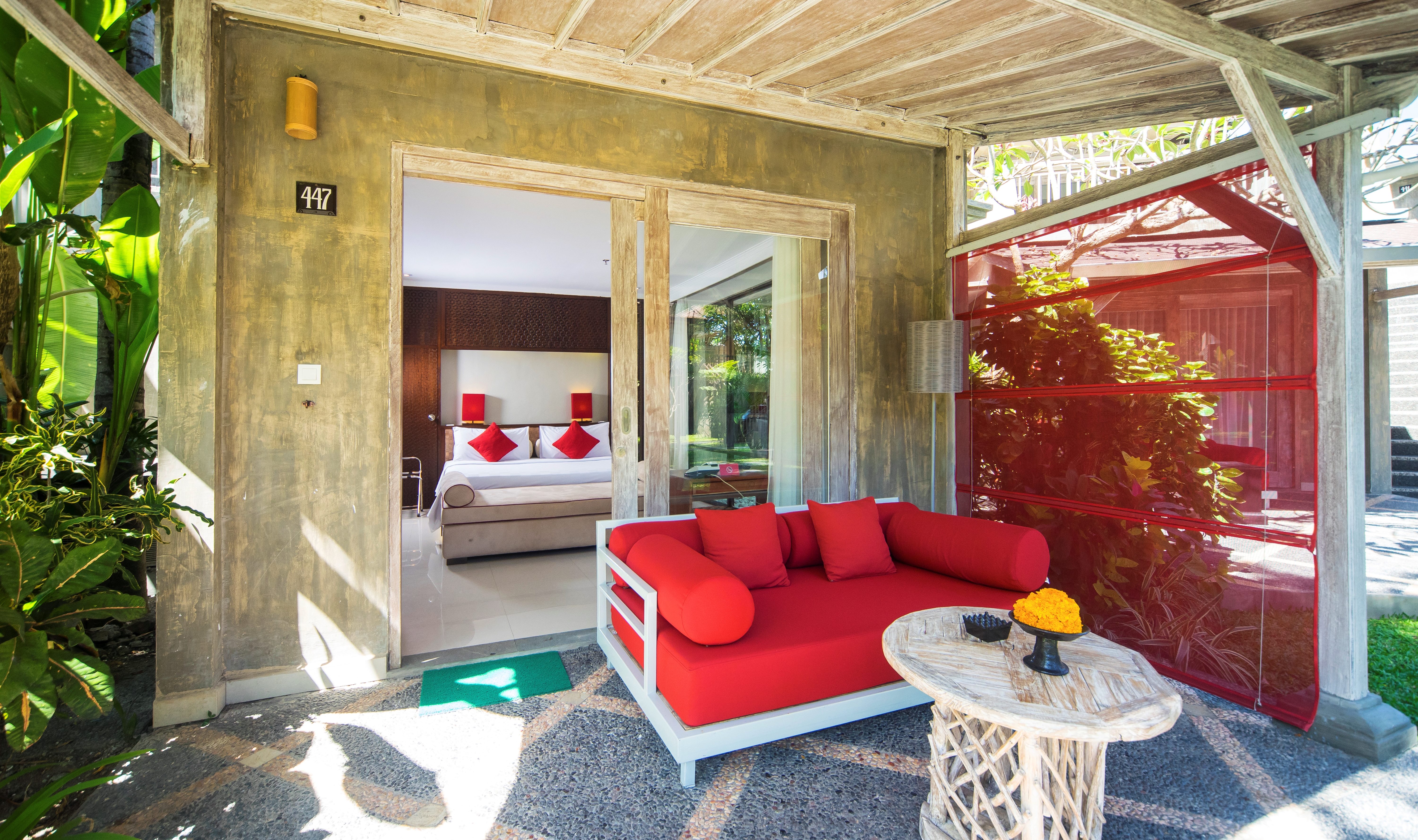 Terras van de Bungalowkamer in het Segara Village in Sanur op Bali