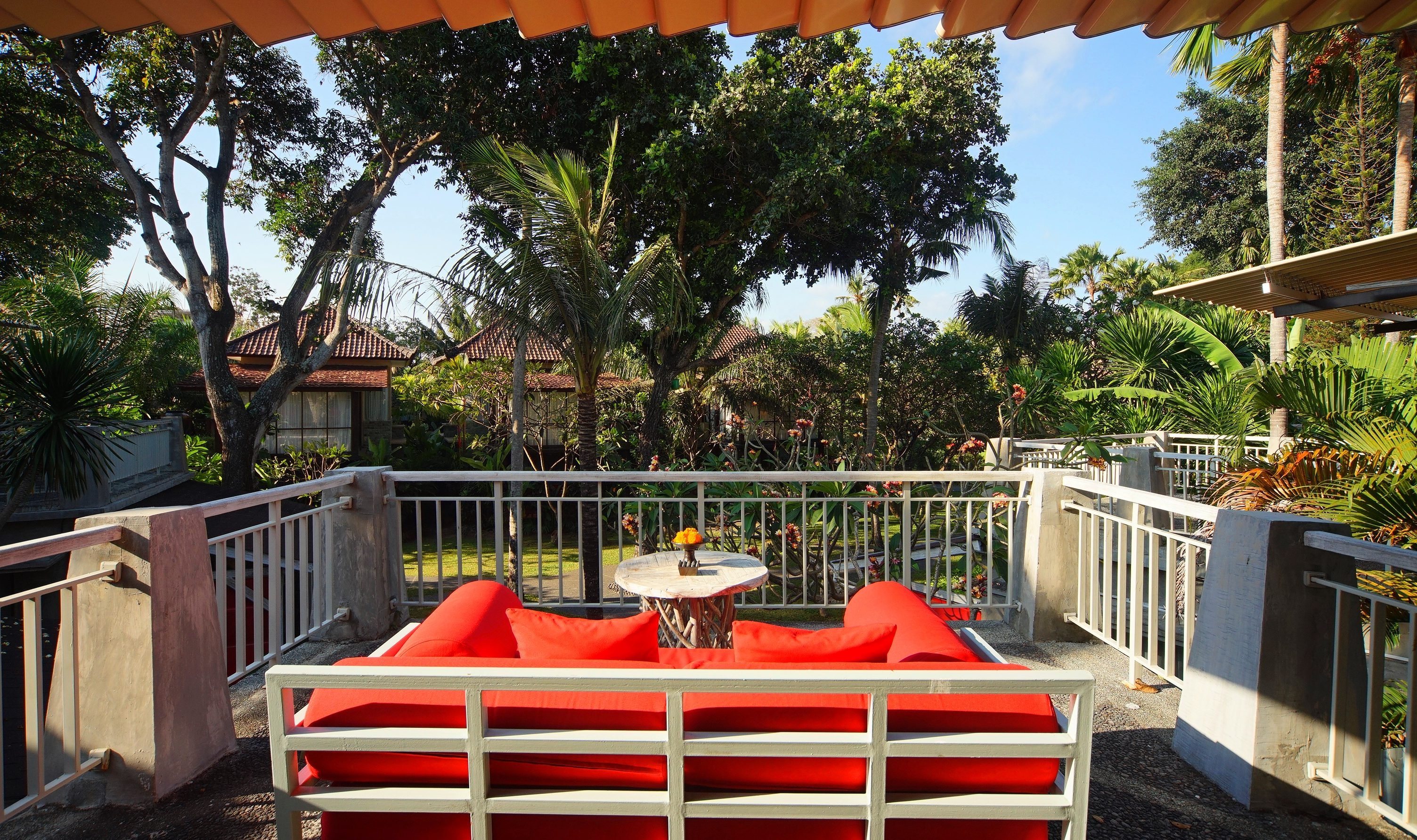 Balkon van de Bungalow in het Segara Village in Sanur op Bali