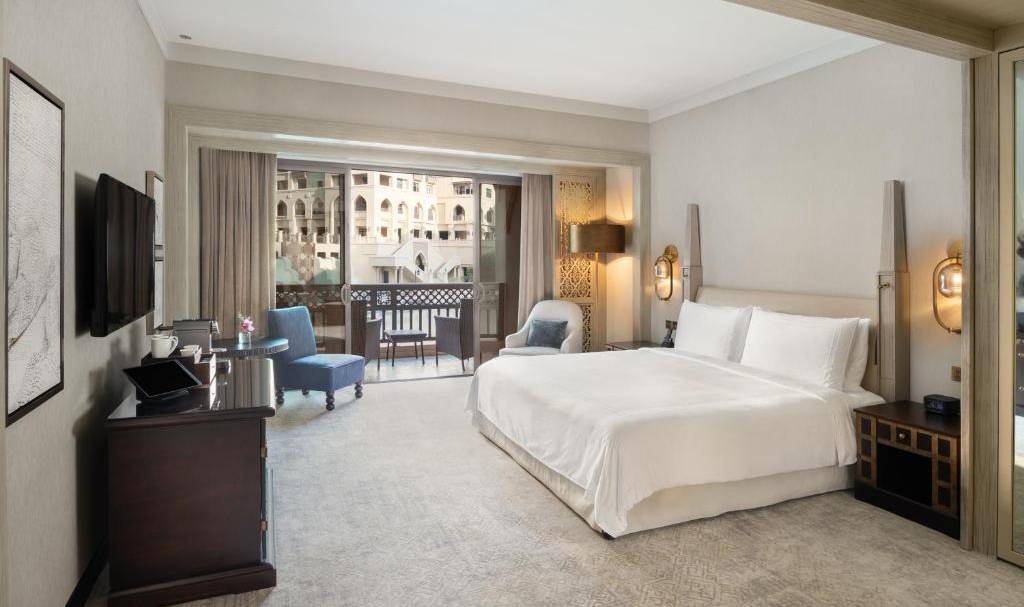 dubai the palace downtown hotel deluxe lakeview