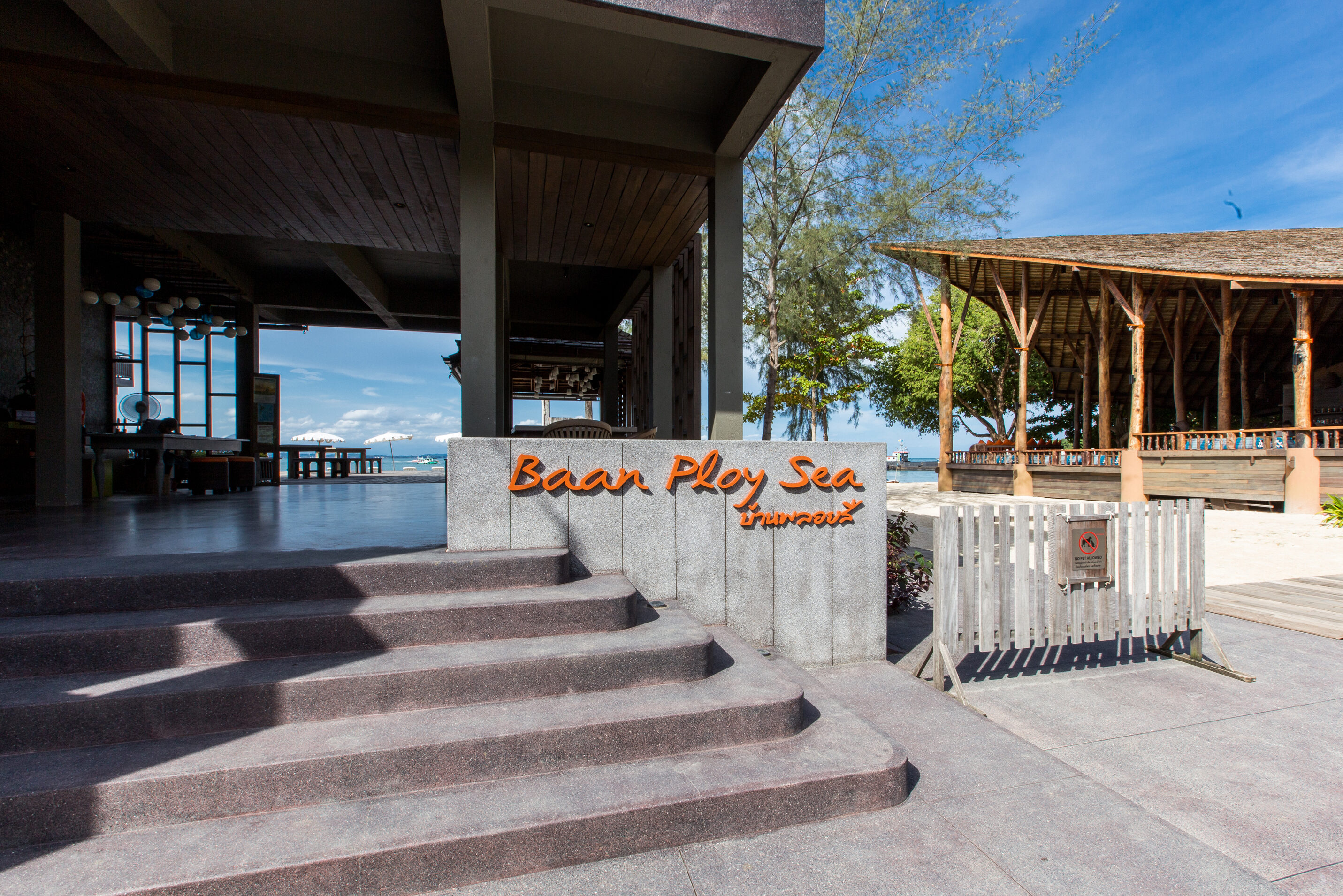 Baan Ploy Sea hotel buitenkant