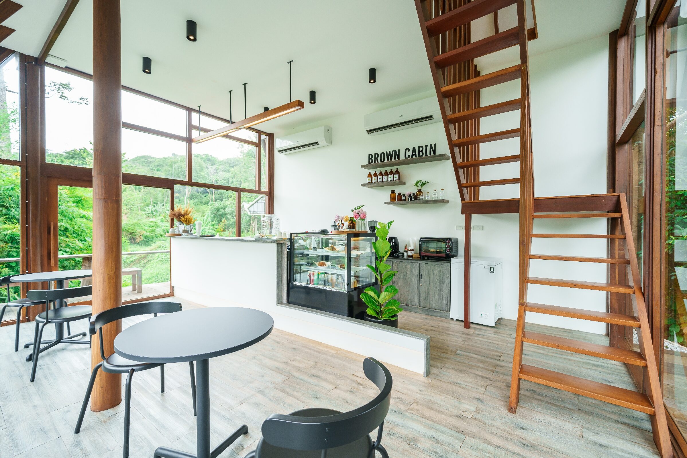 Brown Cabin Cafe Baan Ploy Sea